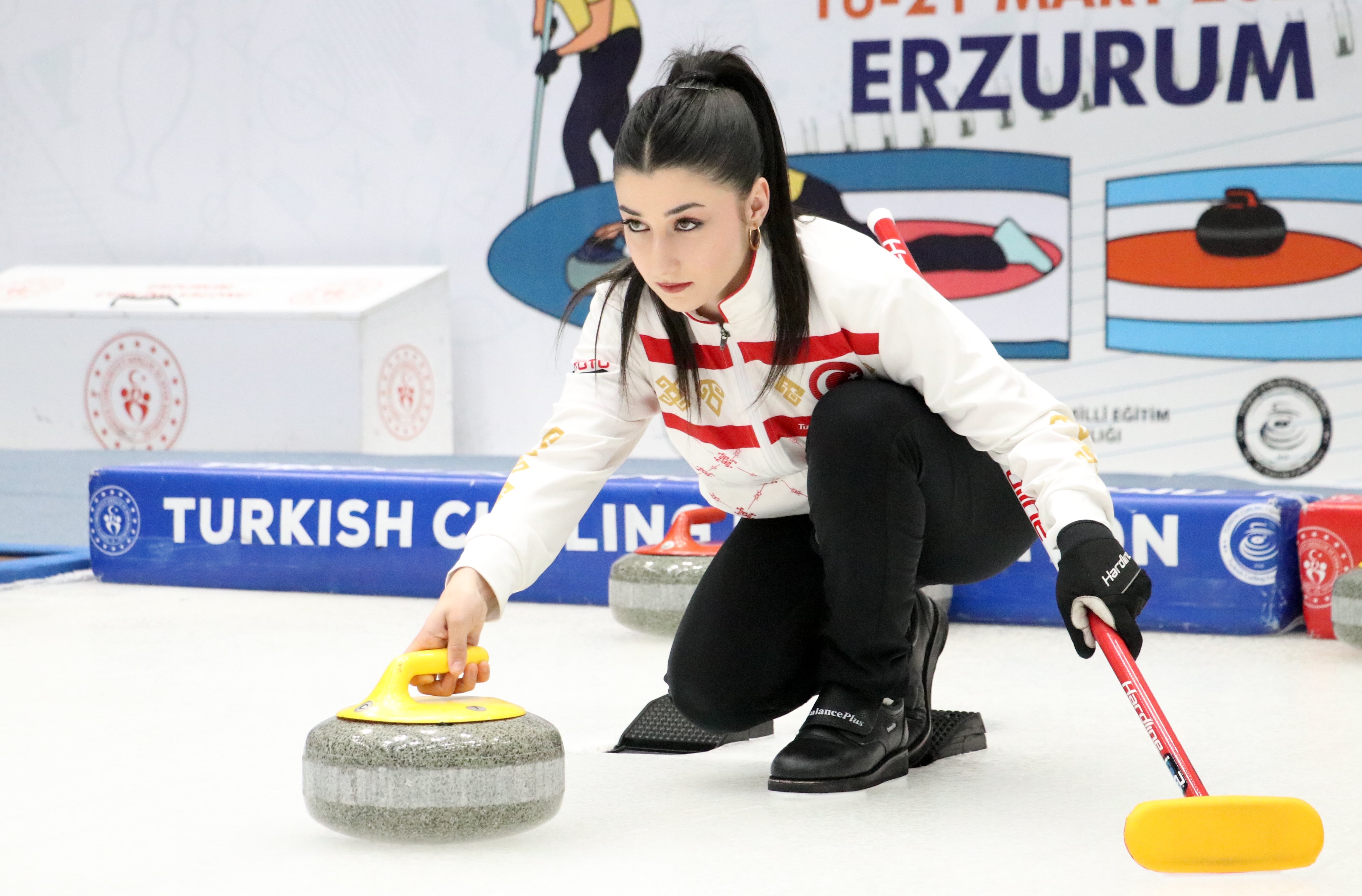 aa-20250401-37506940-37506922-genc-curling-milli-takimi-ilk-kez-duzenlenecek-dunya-sampiyonasina-hazirlaniyor-min.jpg