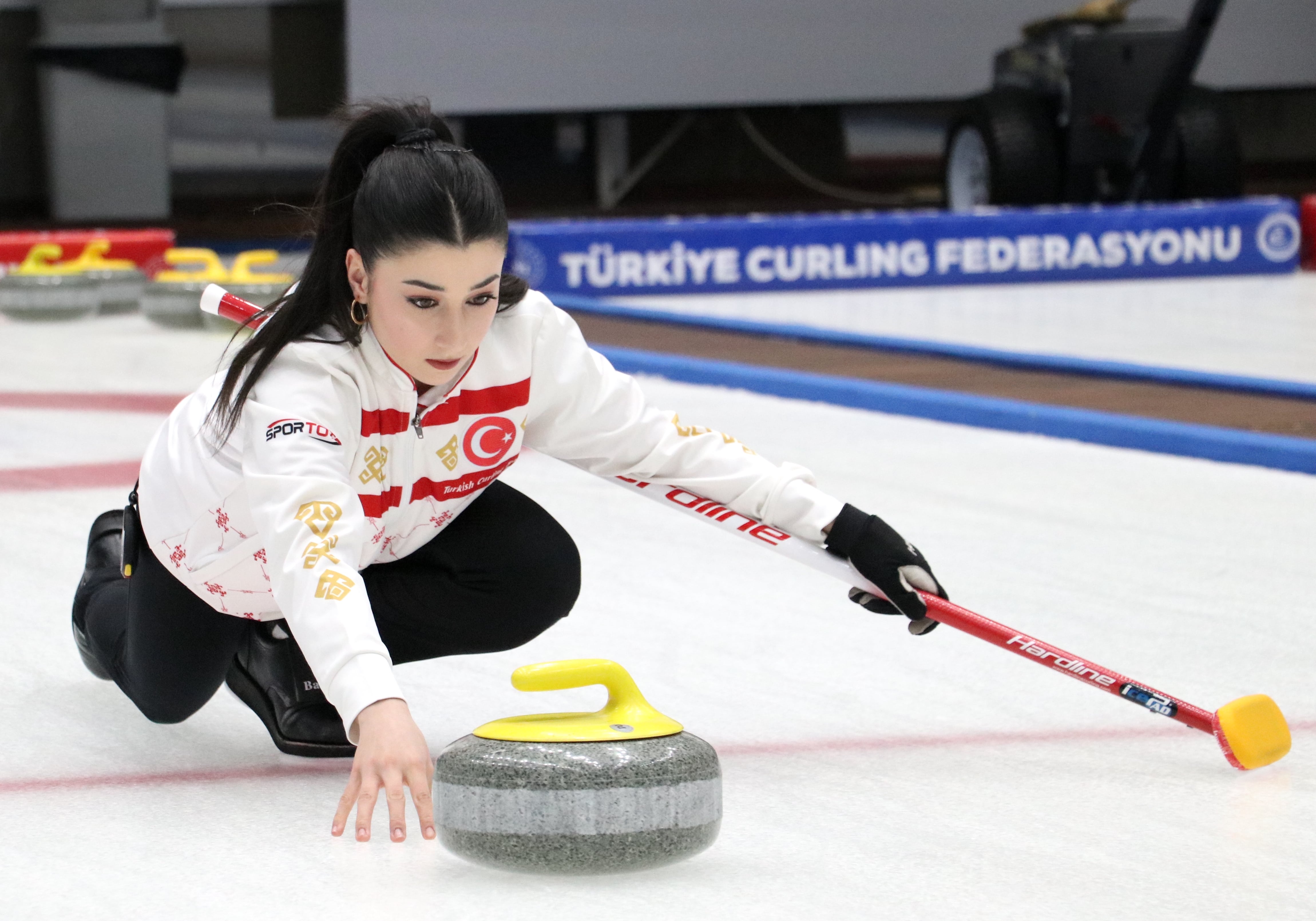 aa-20250401-37506940-37506932-genc-curling-milli-takimi-ilk-kez-duzenlenecek-dunya-sampiyonasina-hazirlaniyor-min.jpg