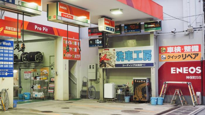 tokyo-gas-station-2.jpg