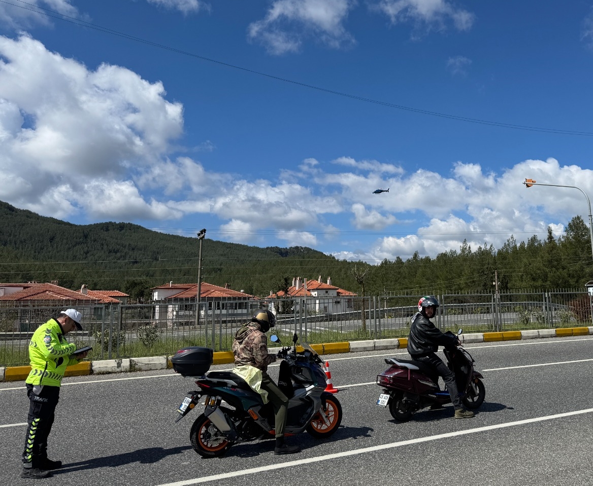 aa-20250405-37542199-37542196-muglada-helikopterle-trafik-denetimi-yapildi.jpg