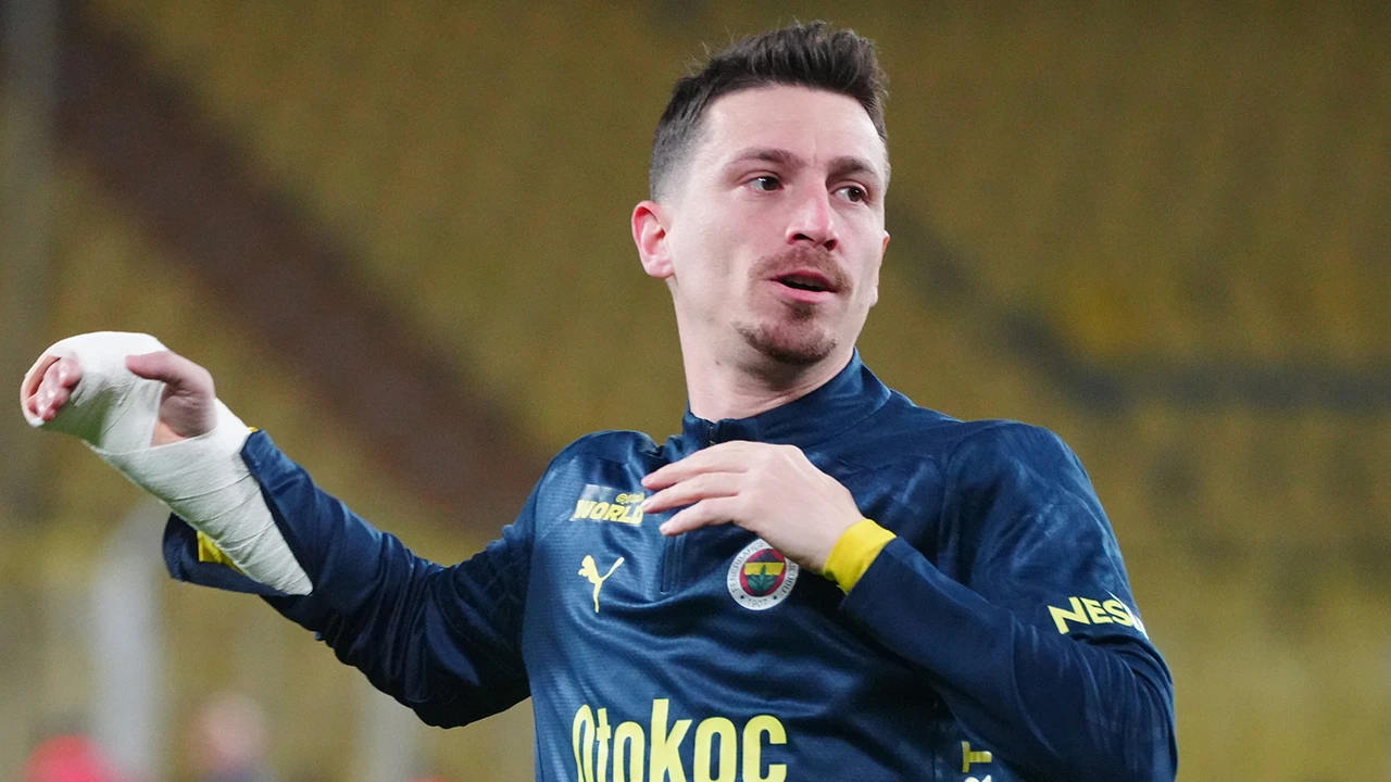 mert-hakan-yandas-fenerbahce-formasiyla-super-ligde-dalya-demeye-hazirlaniyor-plsa.webp