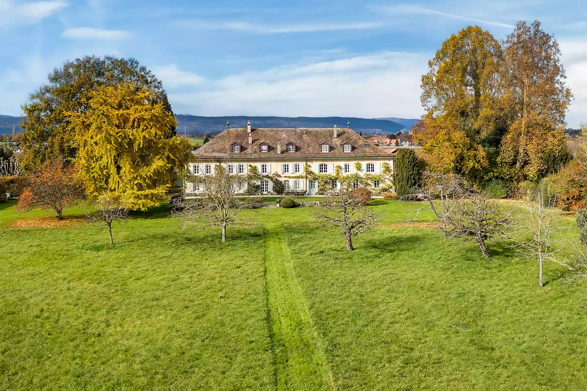 audrey-hepburn-swiss-villa-for-sale-021325-2-7a8f1dbef7844494a7b5e750dbef7503.webp