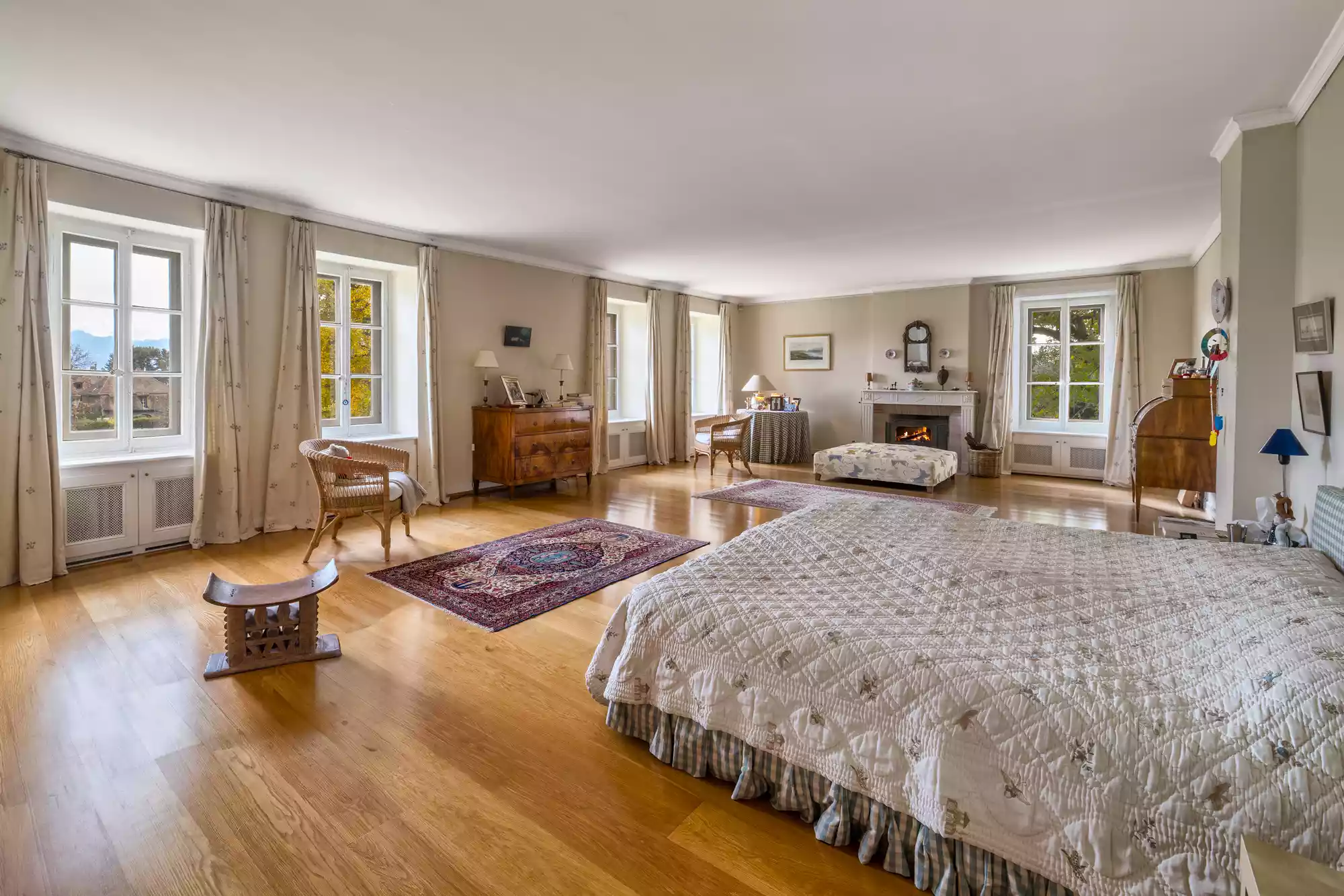 audrey-hepburn-swiss-villa-for-sale-021325-6-81ca5d39c0924722b988e34315e76aa3.webp