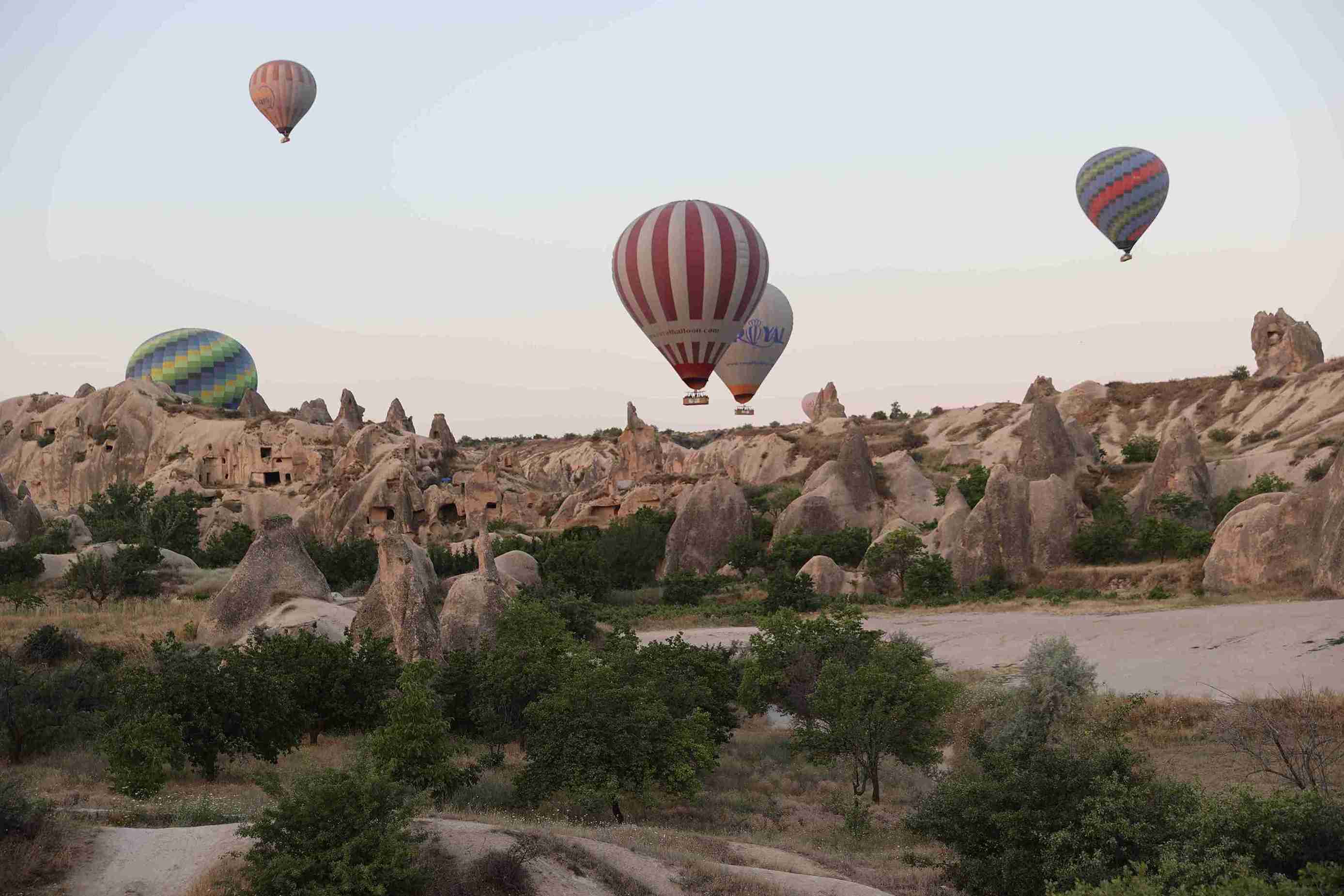 aa-20250411-37598945-37598942-kapadokyada-paskalya-bayraminda-yogunluk-bekleniyor-11zon.jpg