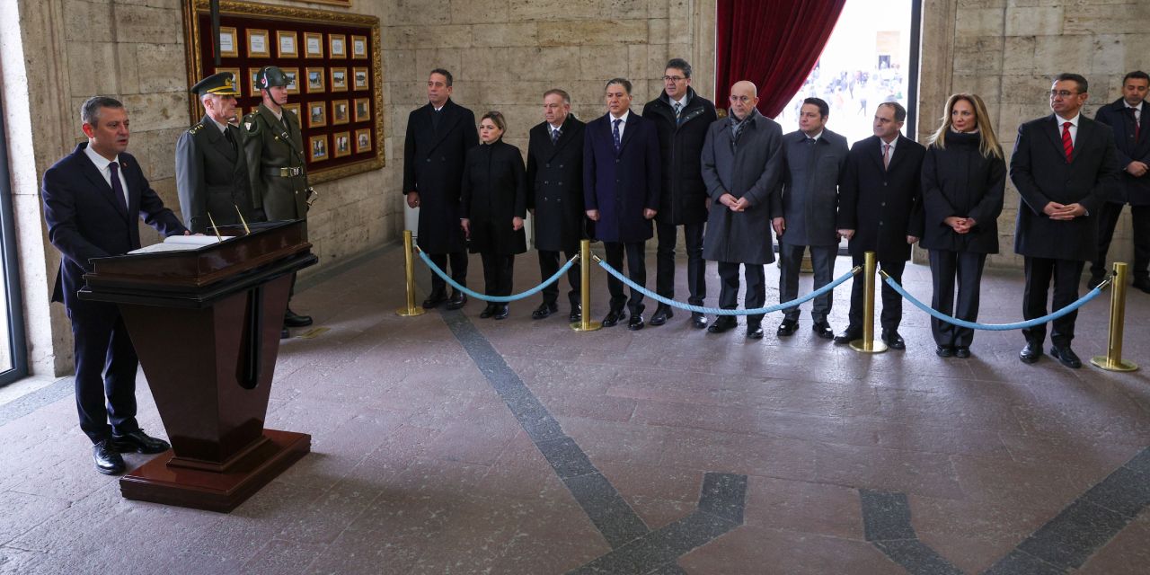 ozgur-ozelden-ataturke-baglilik-mesaji1.jpg