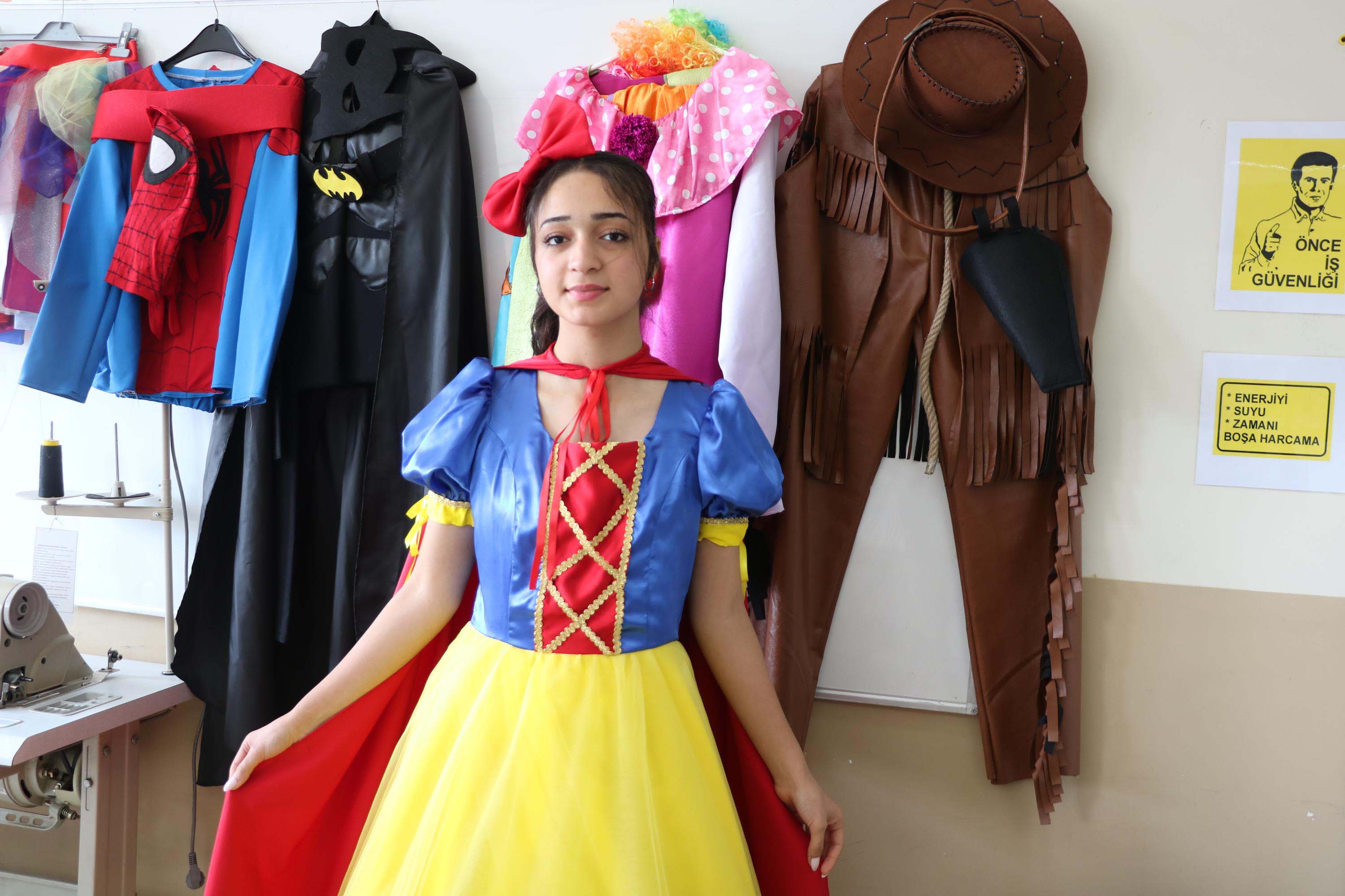 izmir-liseliler-masal-kahramani-kostum-668610-198141.jpg