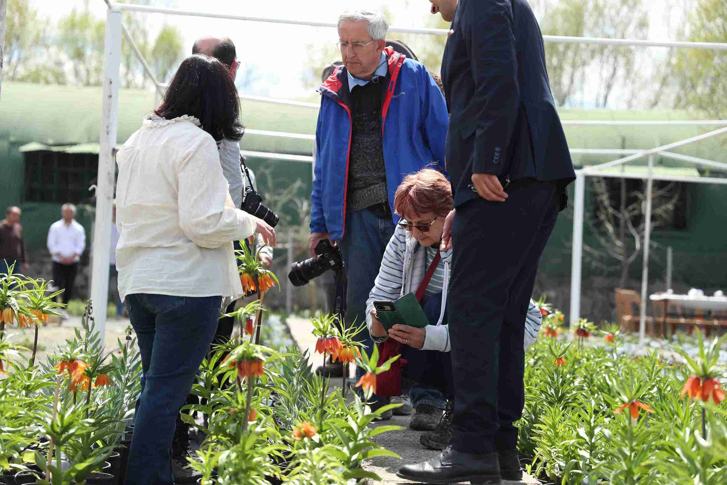 aa-20250422-37709080-37709079-erzincanin-ters-lale-koleksiyon-bahcesi-yurt-disindan-bilim-insanlarini-agirliyor-11zon.jpg