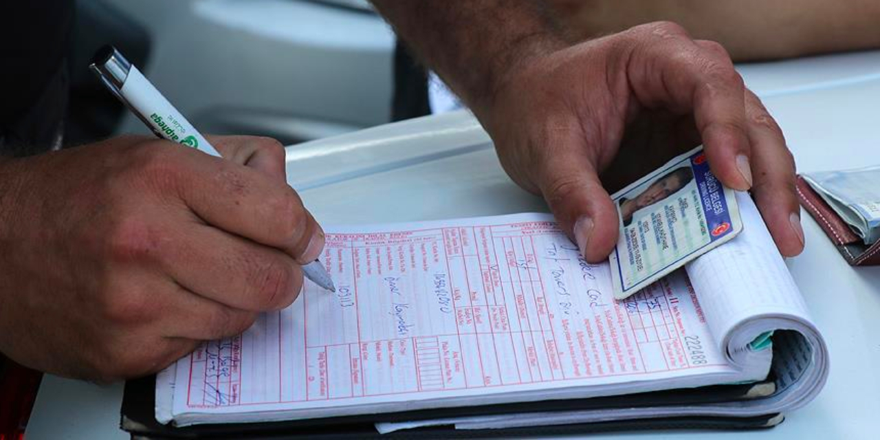 zincirleme-trafik-cezasi-yolda-polis-katlaya-katlaya-kesecek.jpg