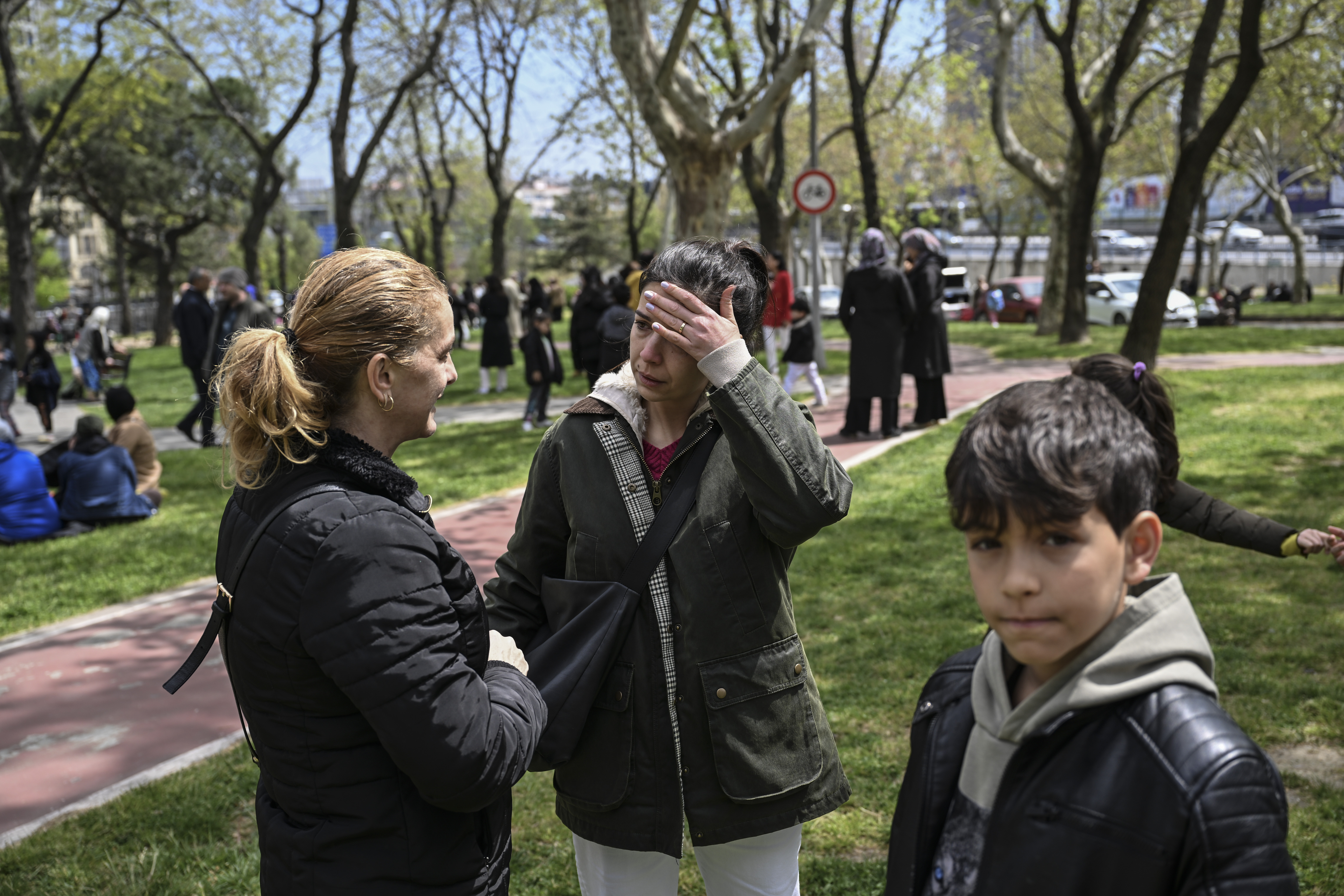 aa-20250423-37723443-37723440-istanbulda-62-buyuklugunde-deprem.jpg
