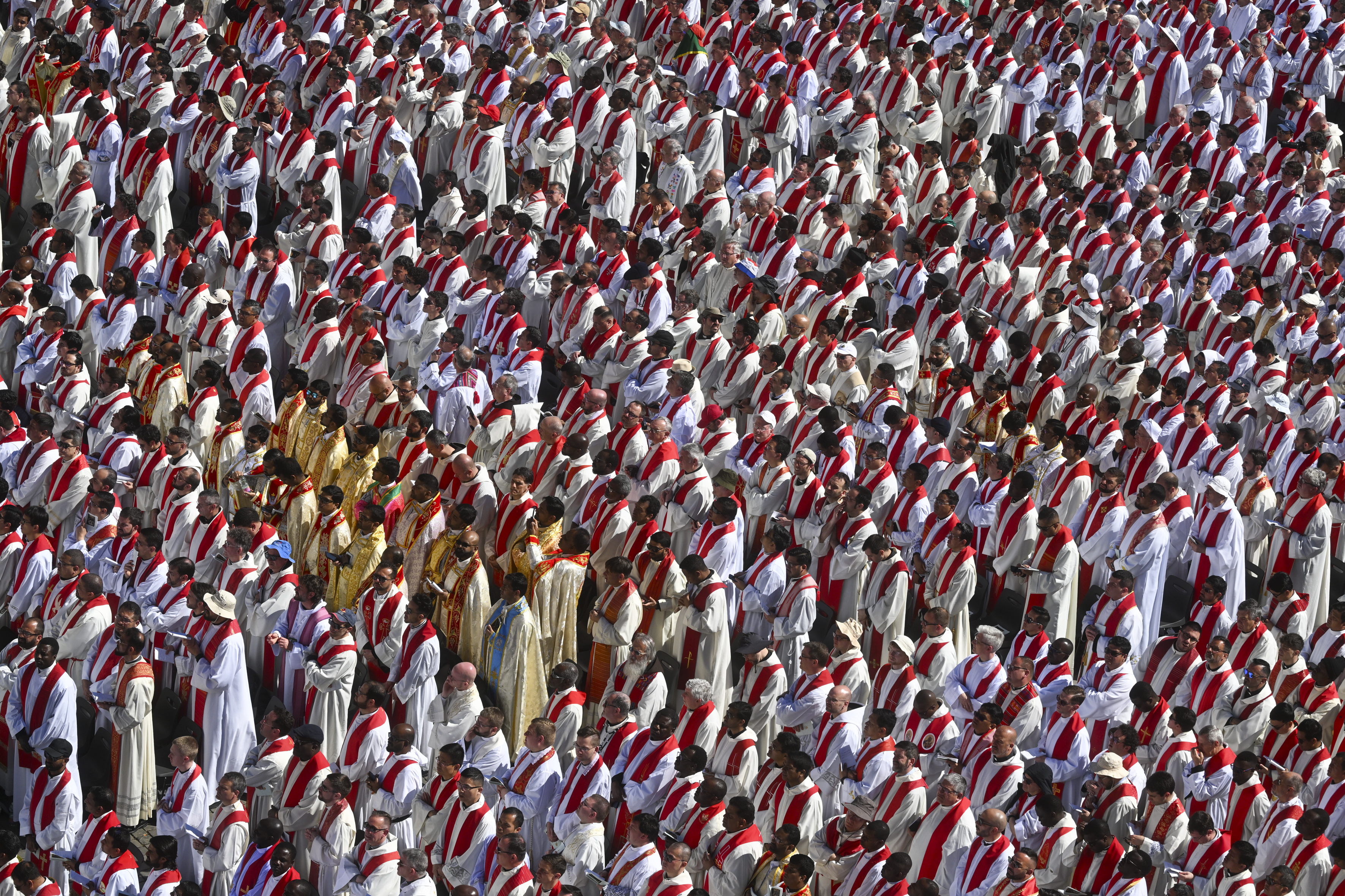 aa-20250426-37755447-37755446-papa-franciscusun-cenaze-toreni-duzenleniyor.jpg