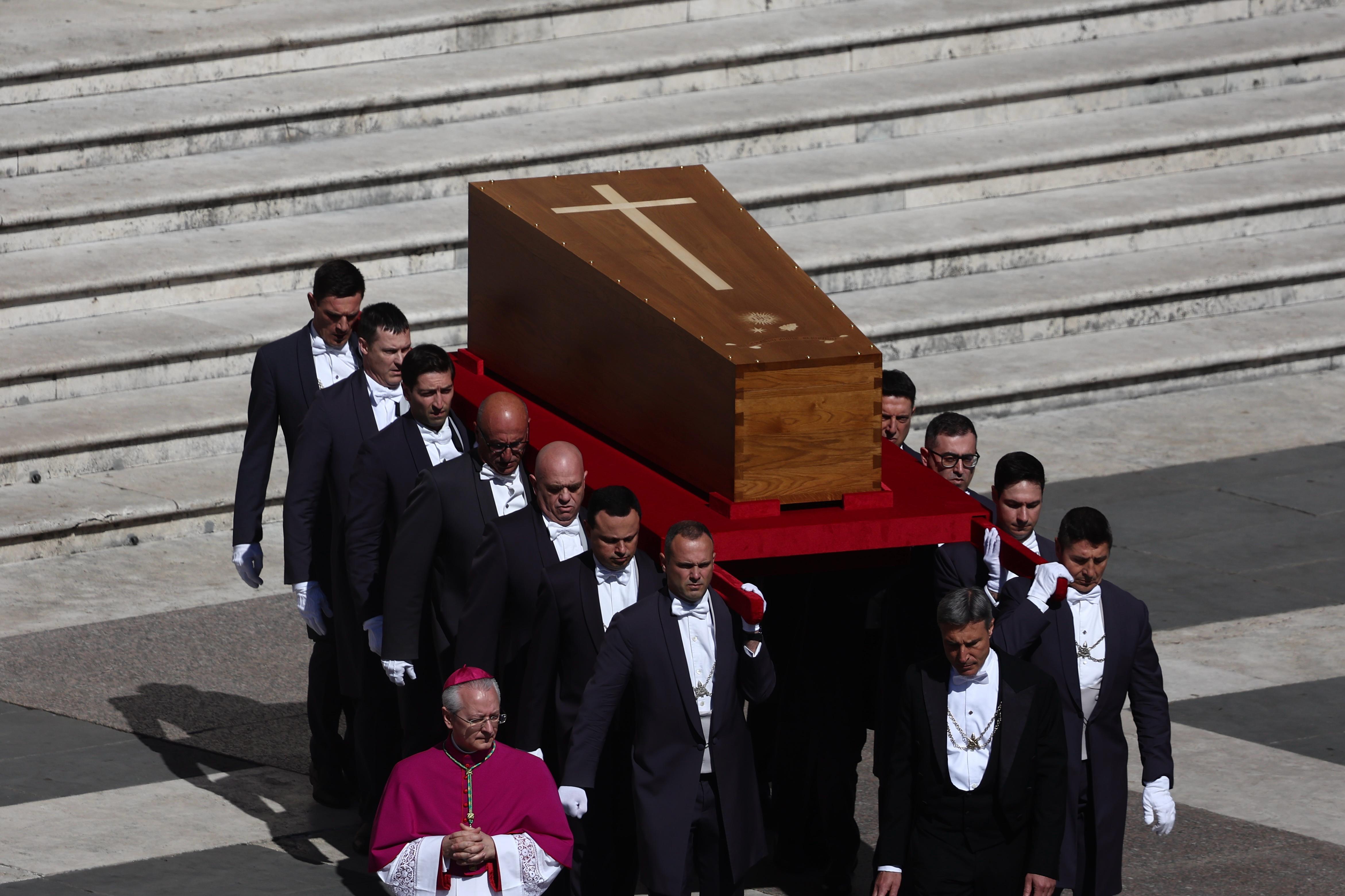 aa-20250426-37756285-37756272-papa-franciscusun-cenaze-toreni-duzenleniyor.jpg