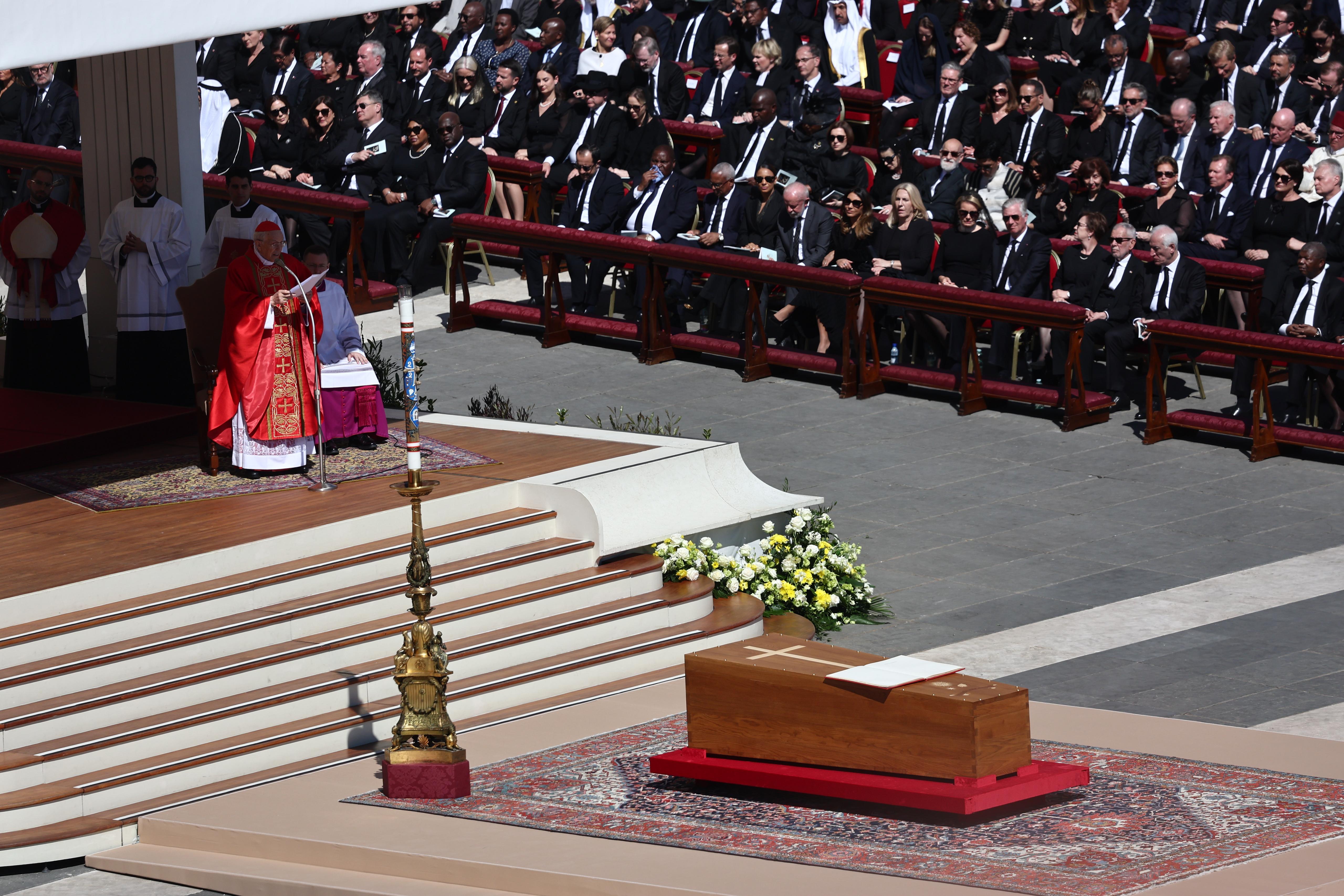 aa-20250426-37756285-37756281-papa-franciscusun-cenaze-toreni-duzenleniyor.jpg