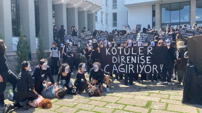 odtu-luler-13-yilin-ardindan-yine-kotuler-direnise-cagiriyor-eylemi-duzenledi-1.jpeg