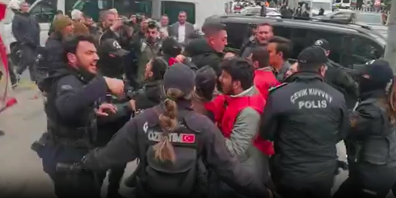 onlarca-kisi-yaka-paca-gozaltina-alindi-akpli-faruk-celik-ovunerek-anlatti-2.jpg