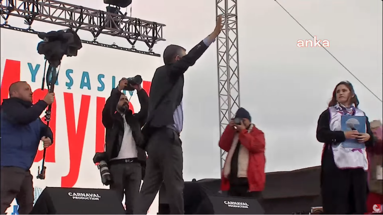 screenshot-2025-05-01-at-13-59-17-593-disk-kesk-tmmob-ve-ttb-1-mayisi-kadikoy-iskelede-kutluyor-istanbul-canli-youtube.png