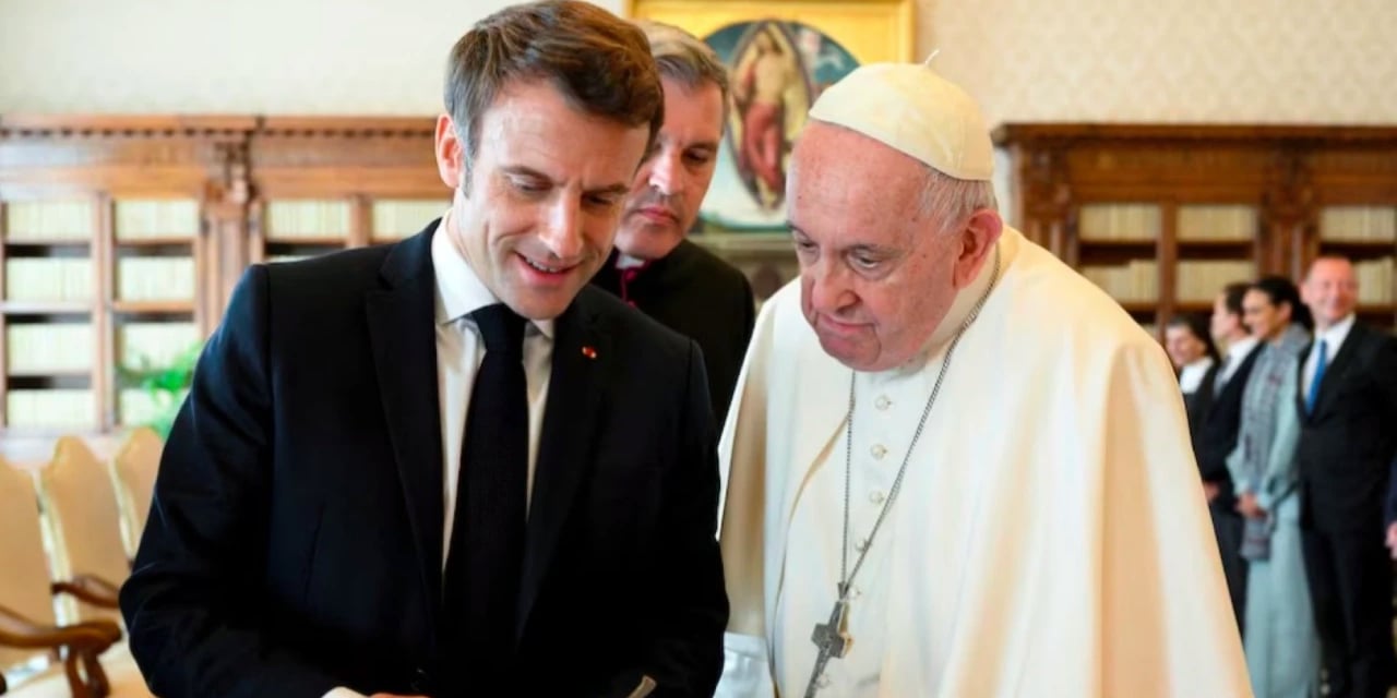 macron-yeni-papayi-tarif-etti-fransadan-laiklik-karsiti-hamle-2.jpg