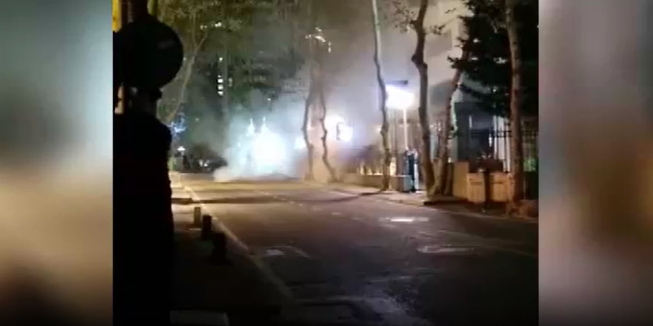 sariyerde-yol-coktu-unlu-cadde-trafige-kapatildi-4.jpg