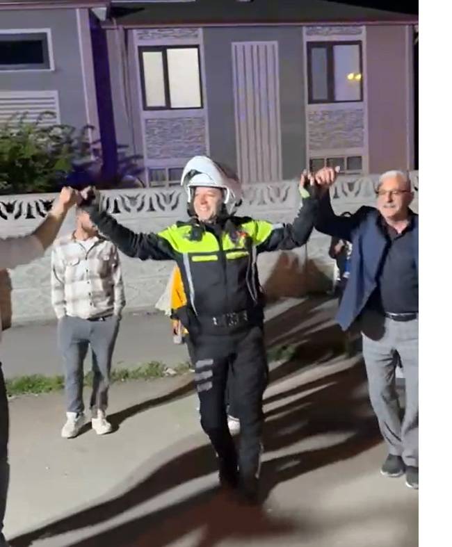 dugun-konvoyundaki-araclari-yoldan-kaldi-694405-205670.jpg