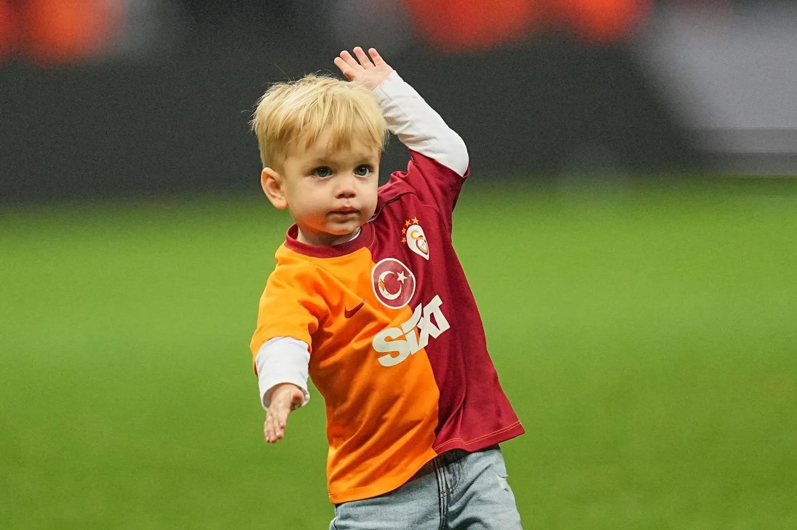 0x0-ozel-i-dries-mertensin-oglu-ciro-babasinin-gol-attigi-kaleye-golunu-atti-iste-o-anlar-1714937726121.webp