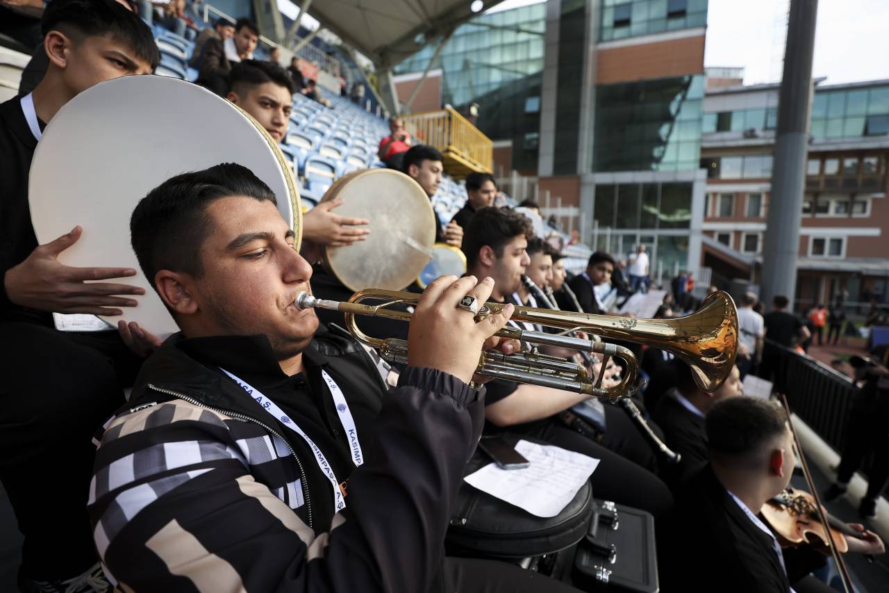 Kasımpaşa ve Trabzonspor maç öncesinde düzenlenen müzik etkinliği