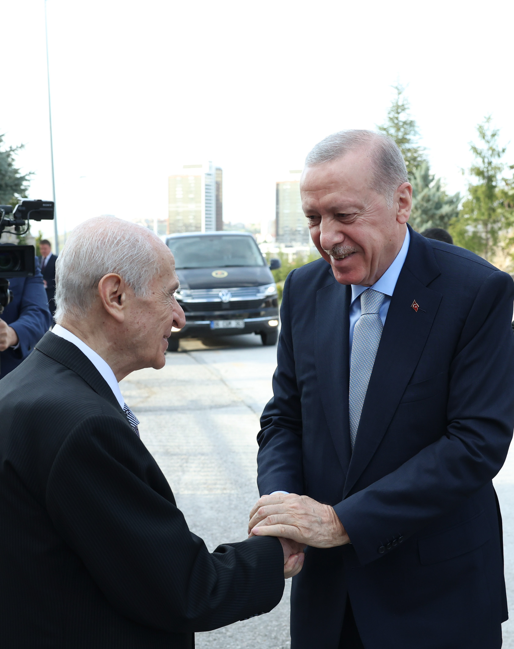 aa-20250506-37864587-37864580-cumhurbaskani-erdogan-mhp-genel-baskani-bahceli-ile-gorustu.jpg