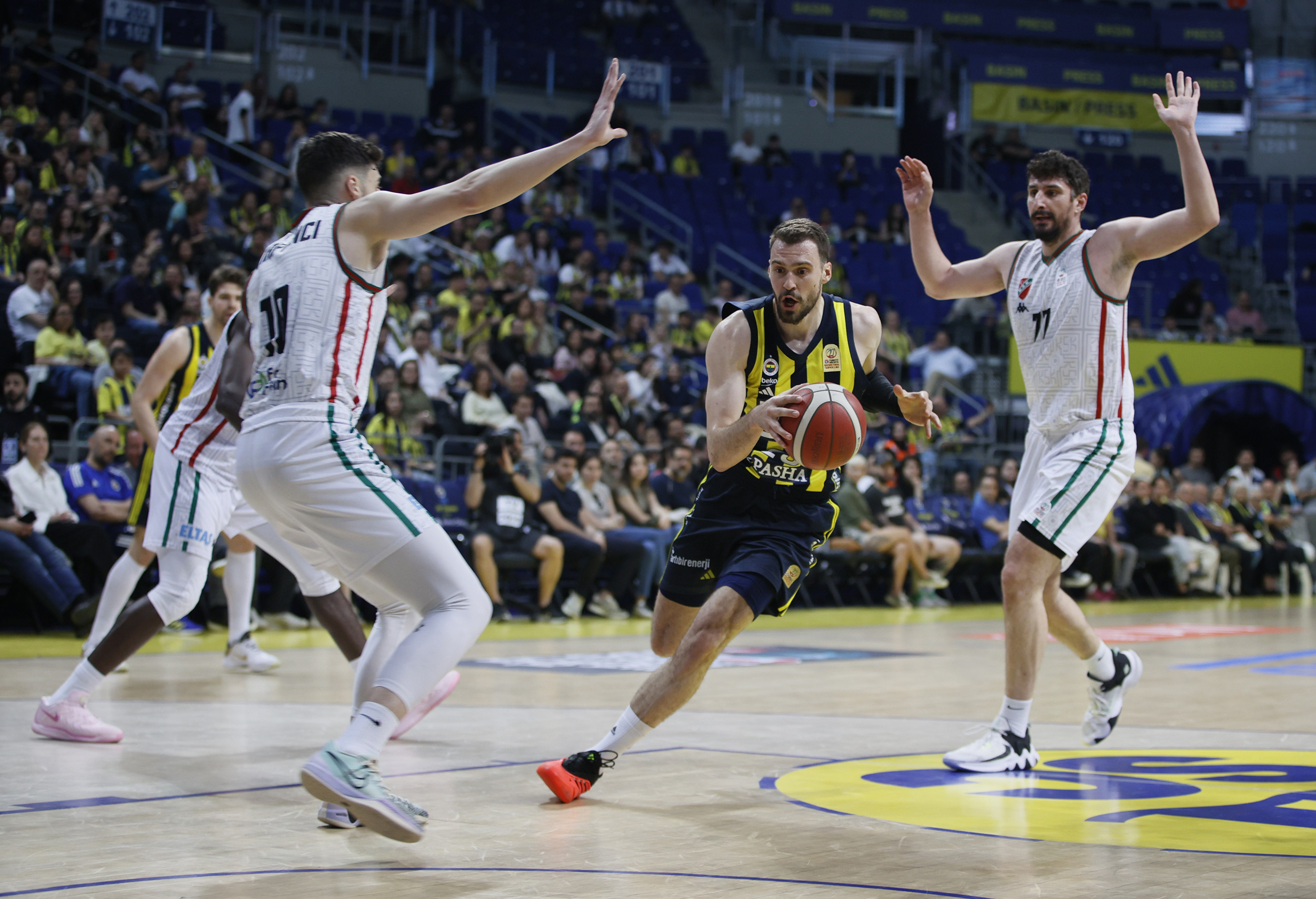fenerbahce-beko-karsiyaka-78-67-698144-206740.jpg