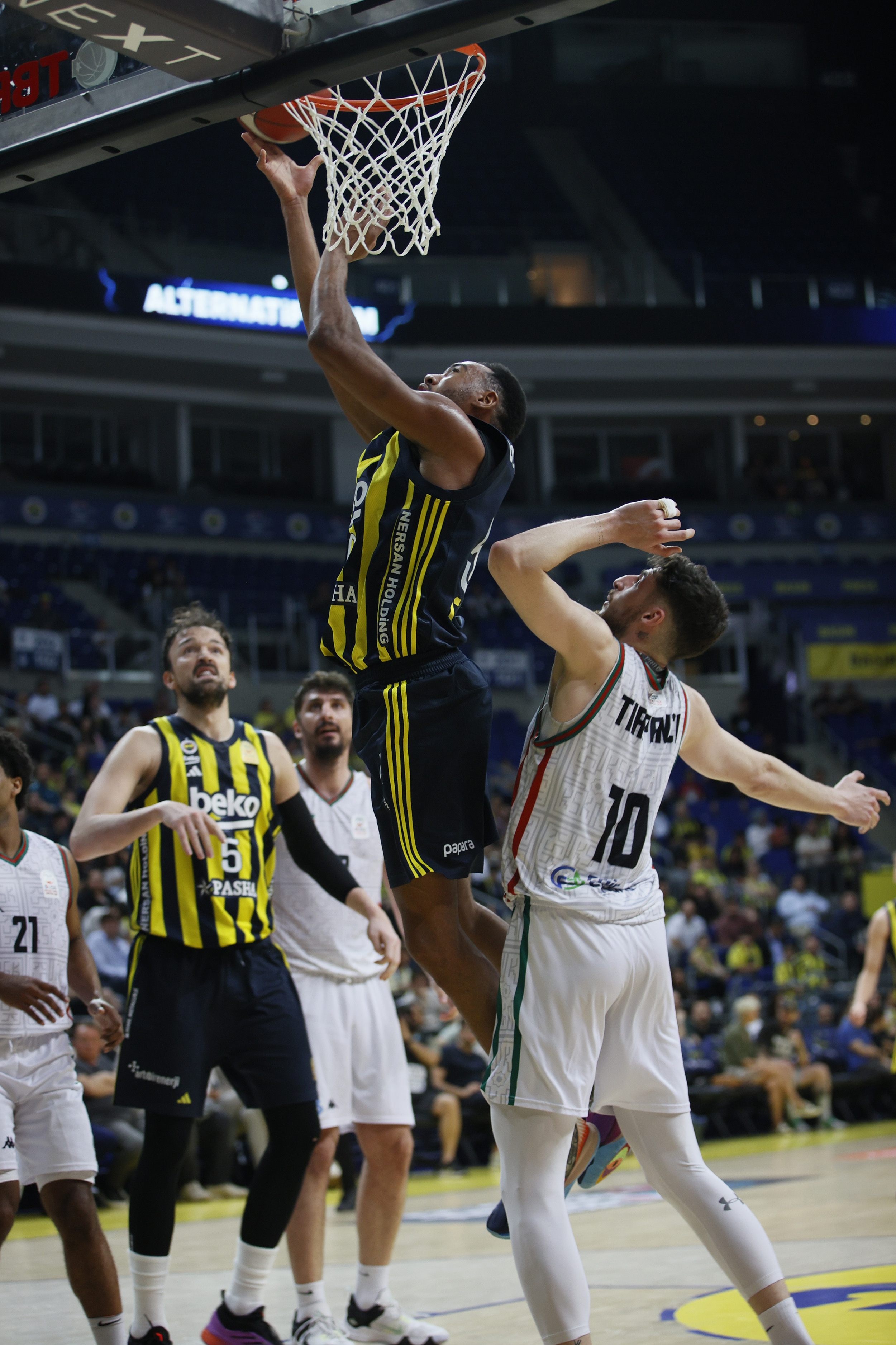 fenerbahce-beko-karsiyaka-78-67-698147-206740.jpg