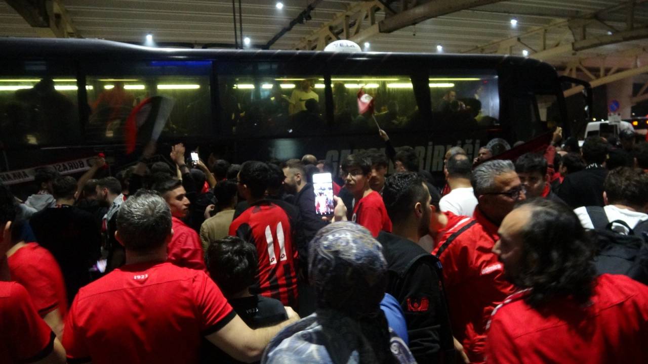 genclerbirligine-esenboga-havalimanind-705961-208932.jpg