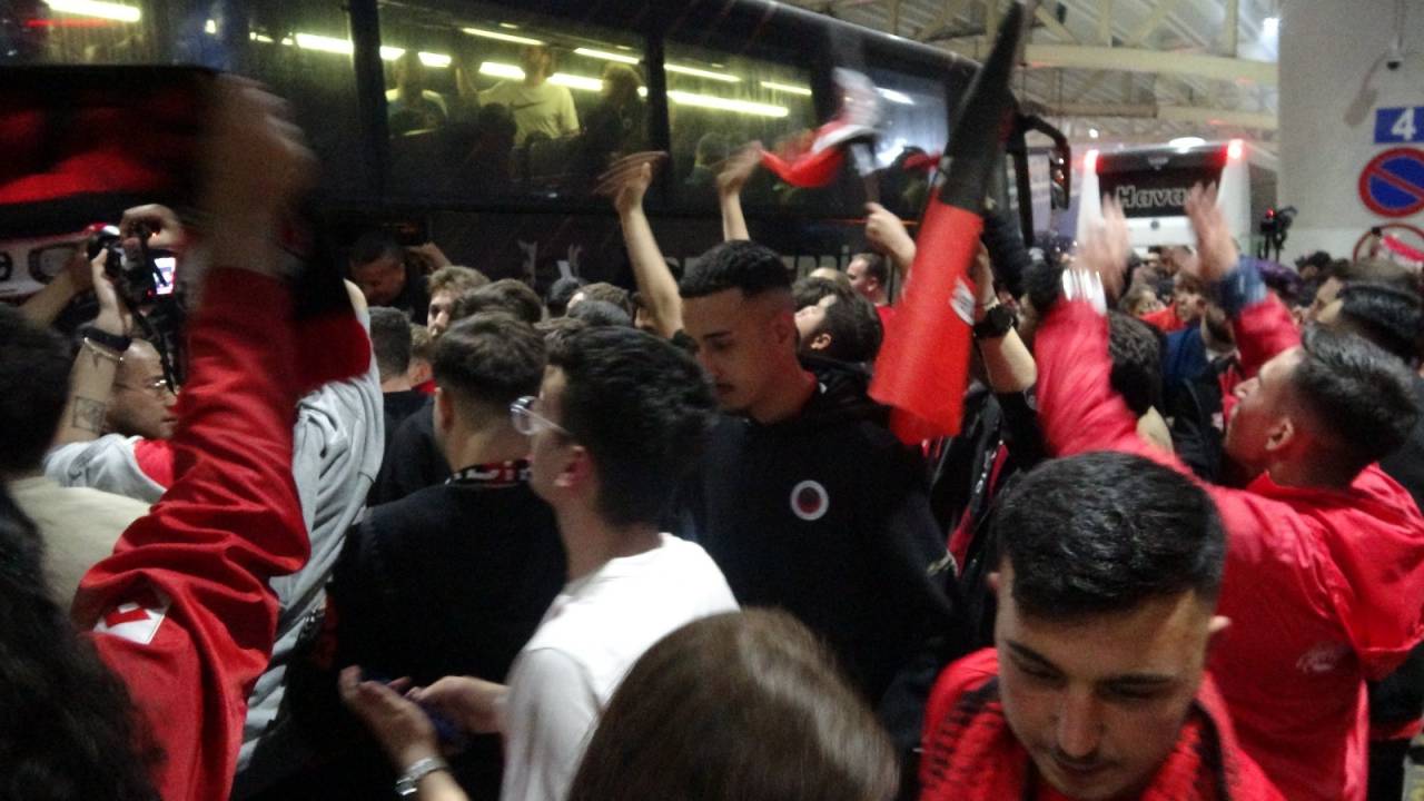 genclerbirligine-esenboga-havalimanind-705962-208932.jpg