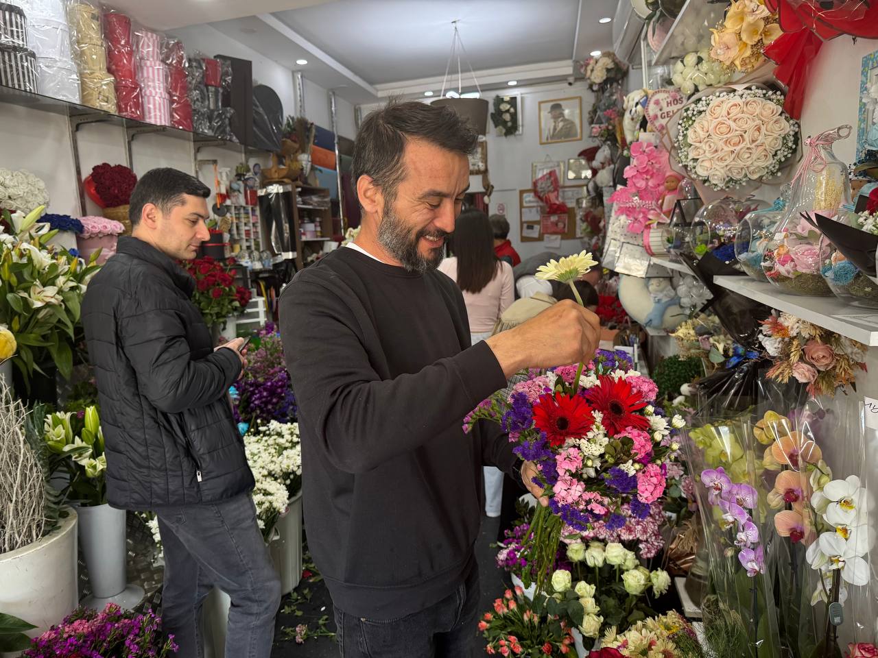 aa-20250511-37914899-37914891-istanbuldaki-cicekcilerde-anneler-gunu-hareketliligi.jpg