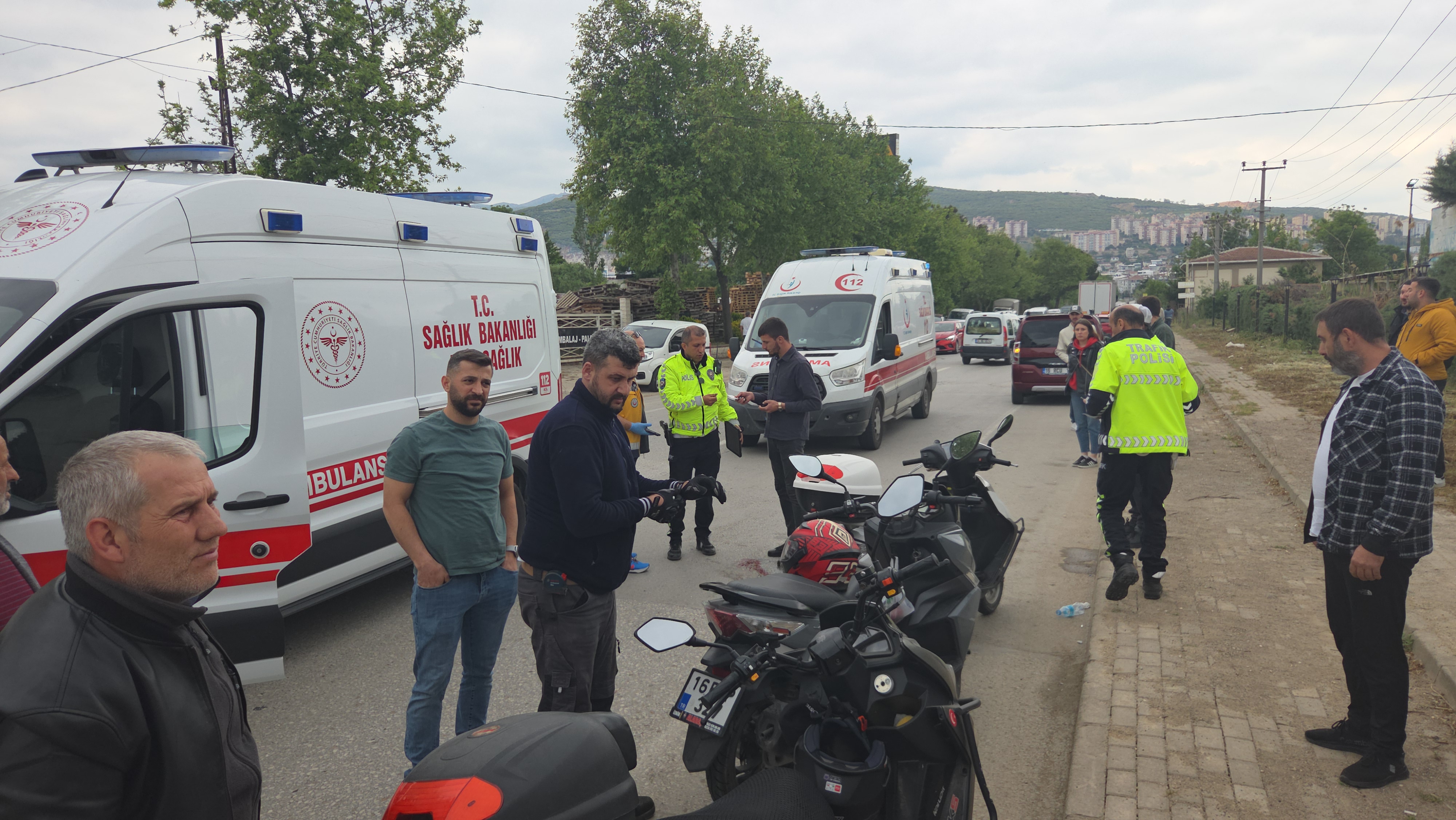 yavaslayan-trafikte-duran-motosiklete-ba-707322-209285.jpg
