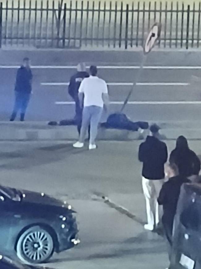 trafik-levhasina-carpan-motosikletteki-2-707540-209338-001.jpg