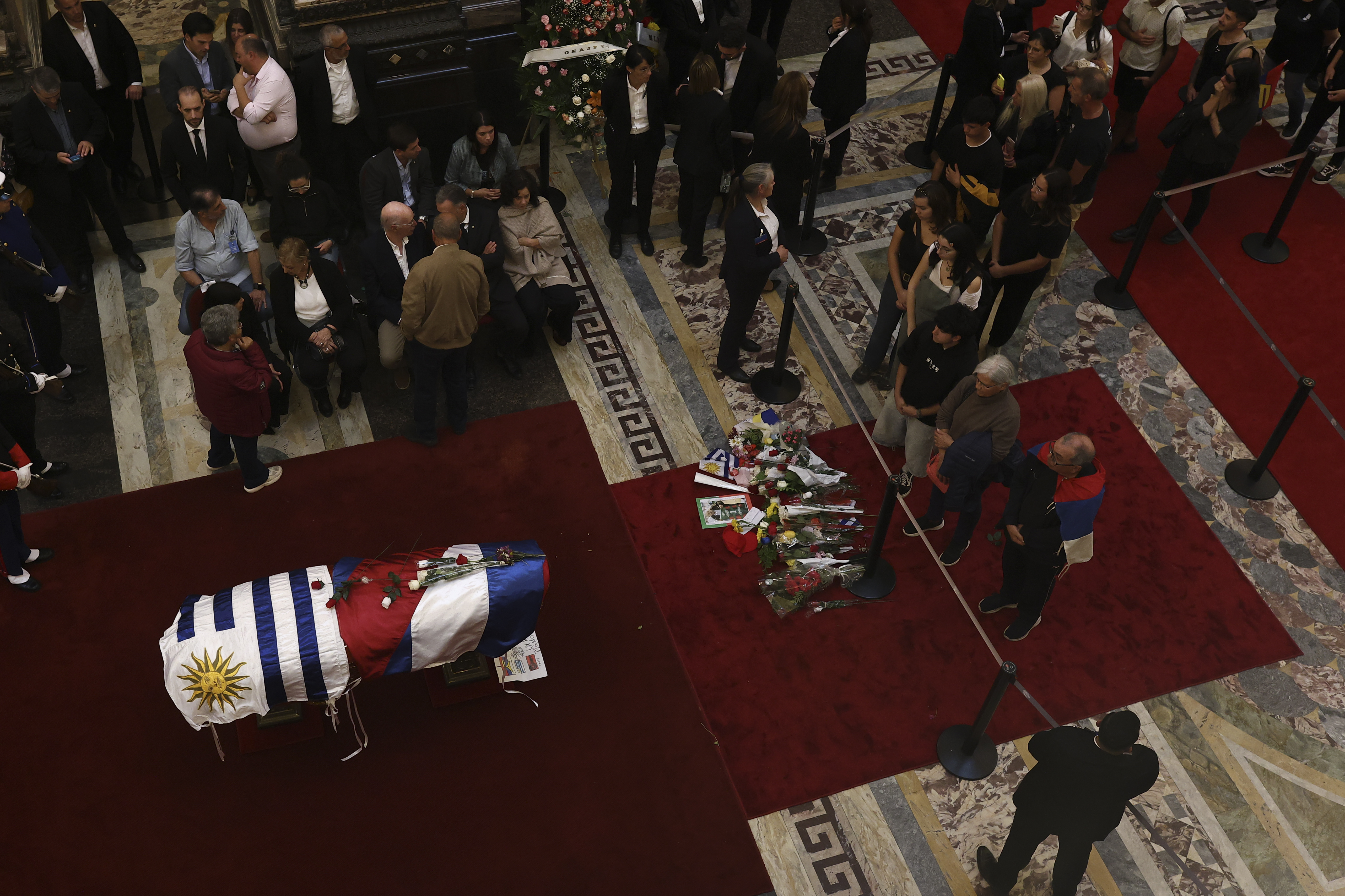 aa-20250514-37955184-37955174-uruguayda-eski-devlet-baskani-jose-mujica-icin-cenaze-toreni-duzenlendi.jpg