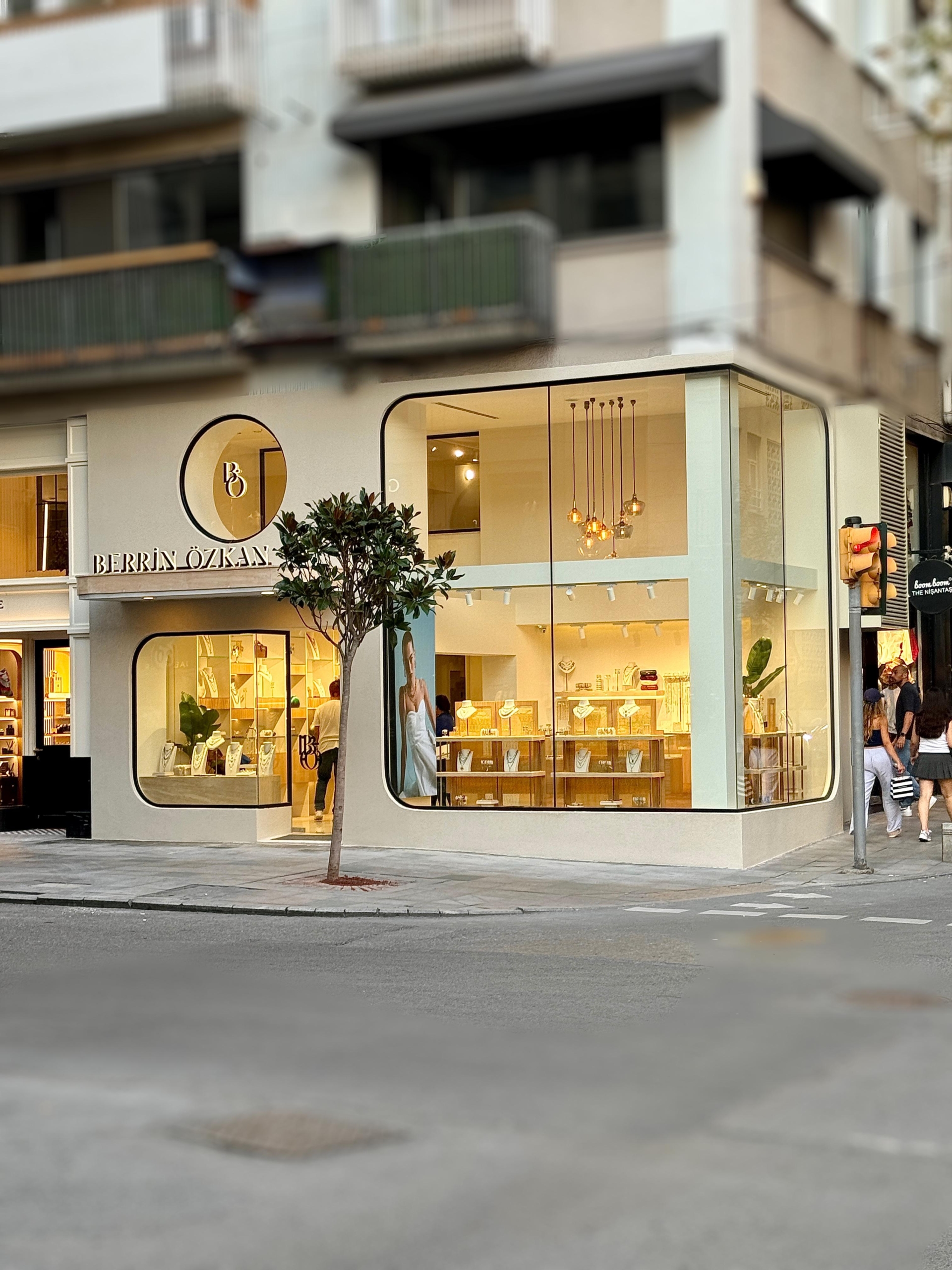 berrin-ozkan-yeni-magazasini-tesvikiye-caddesinde-acti-1-scaled.jpg