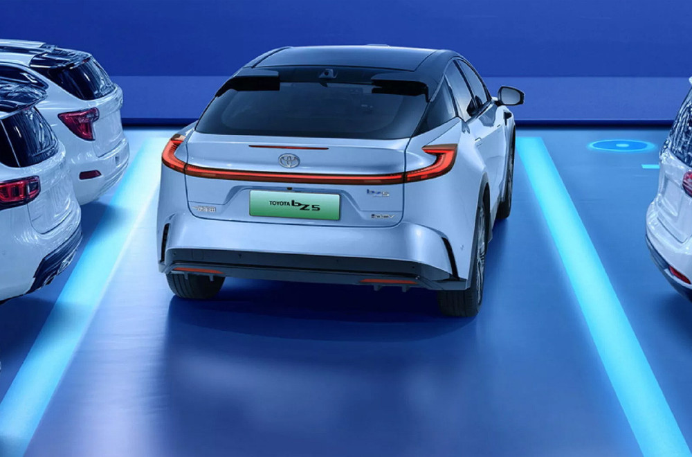 Toyota bZ5 İç Mekan