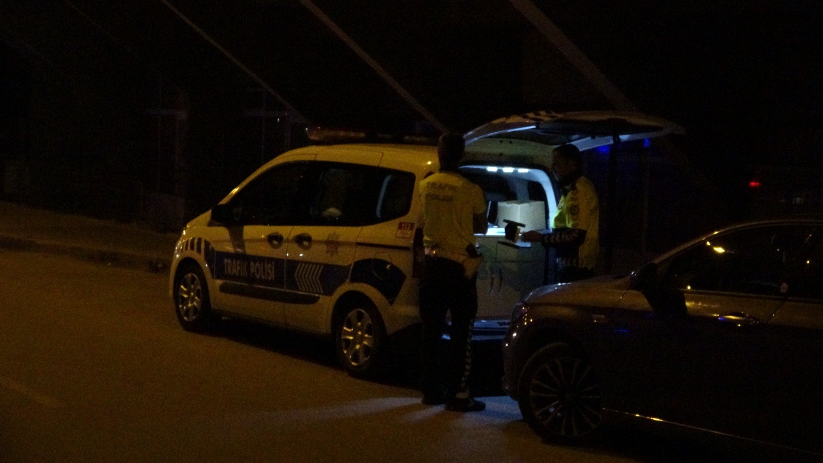 takip-sirasinda-motosikletli-polisin-car-723924-213937.jpg