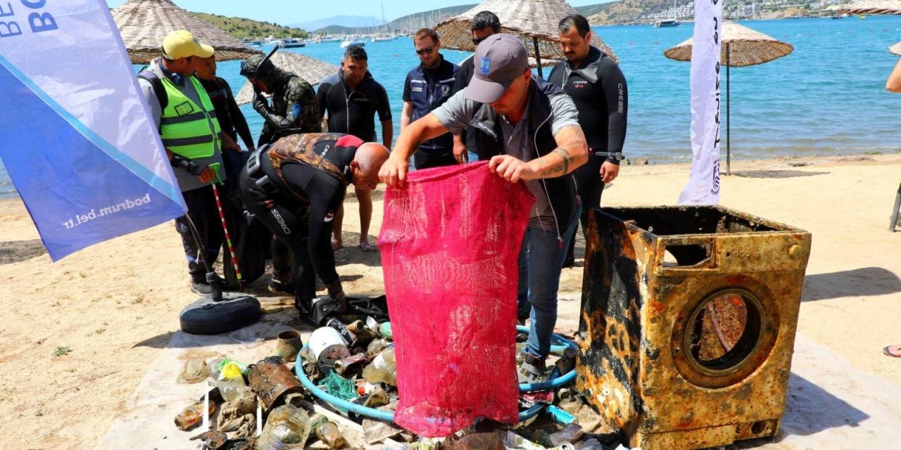 Bodrum'da deniz dibi temizliği yapıldı