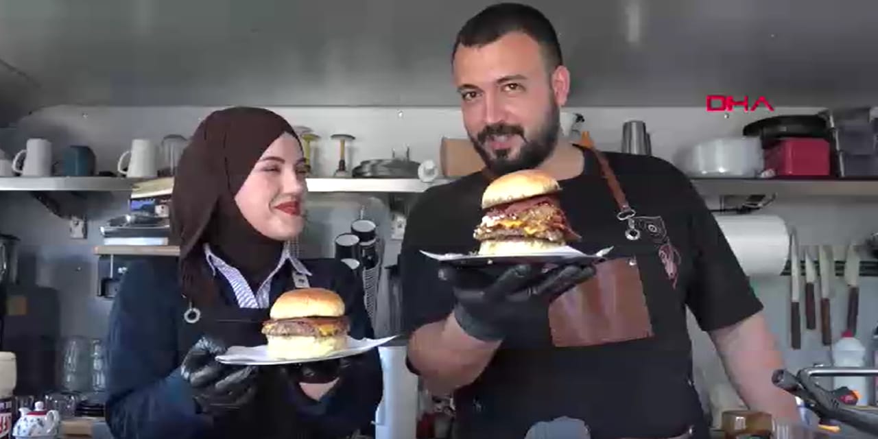 mamoglu-burgerlerini-onayladi-kapis-kapis-aliyorlar.jpg