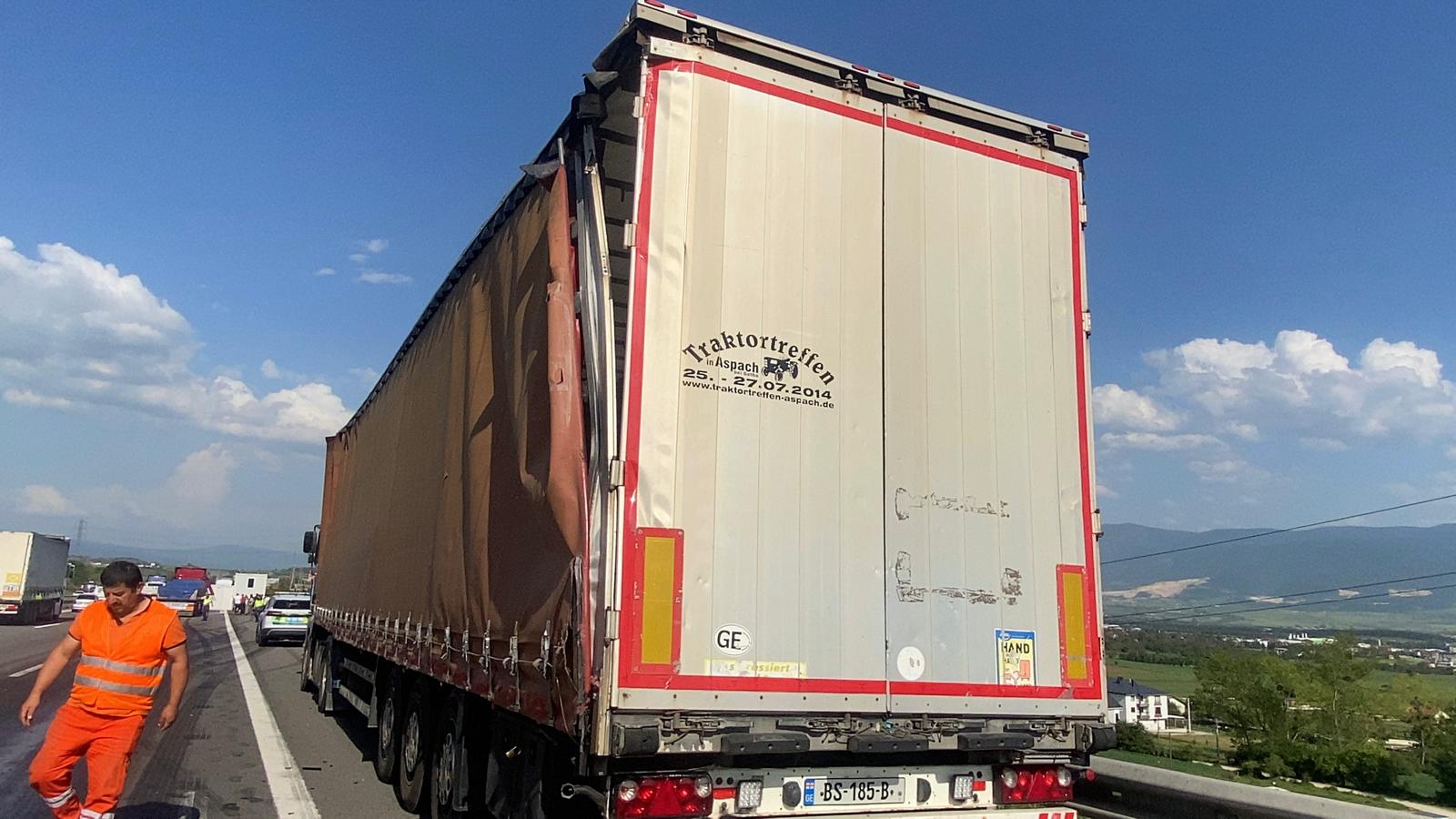 boluda-4-tir-zincirleme-kazaya-karisti-729072-215456.jpg