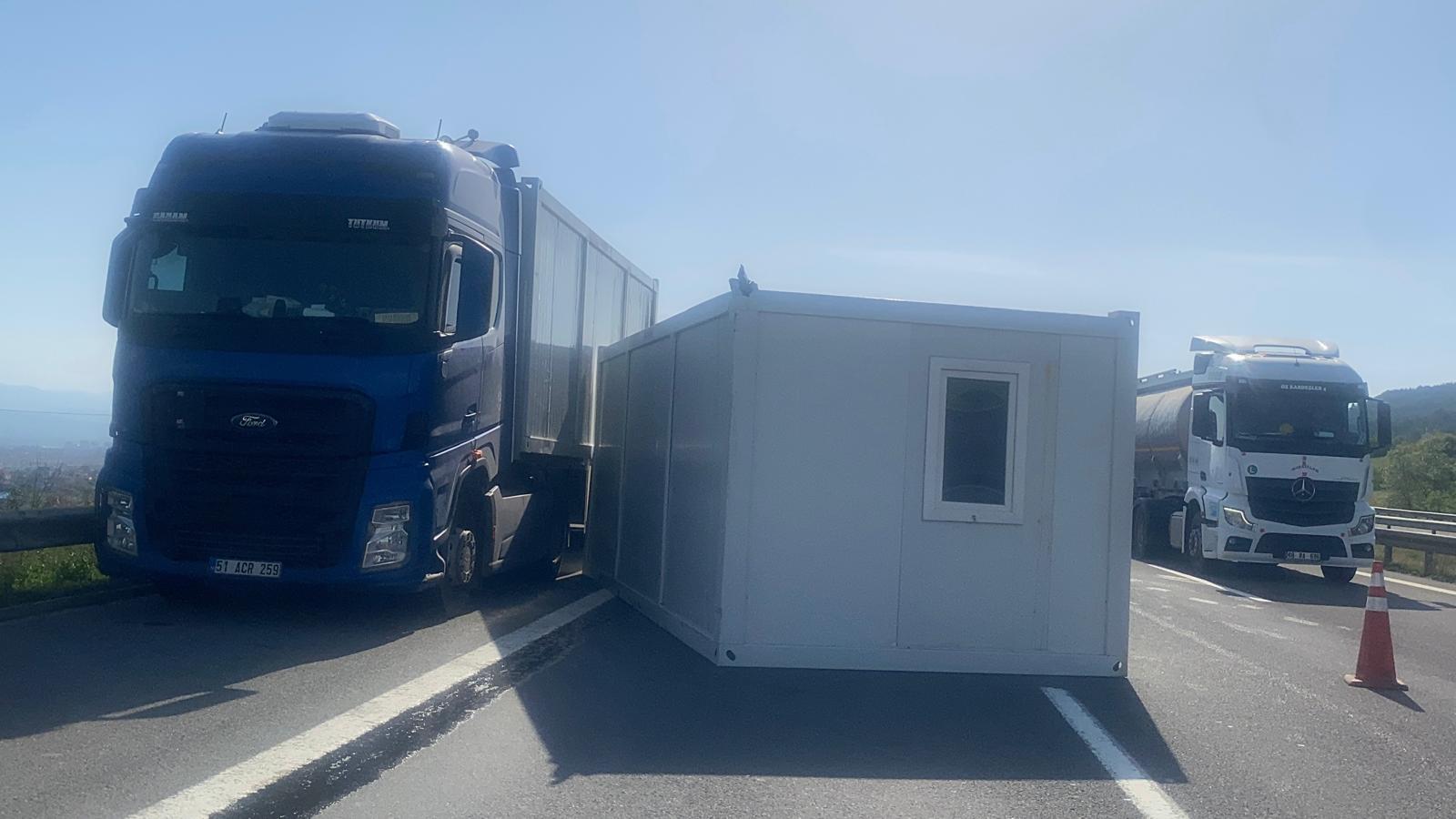 boluda-4-tir-zincirleme-kazaya-karisti-729076-215456.jpg