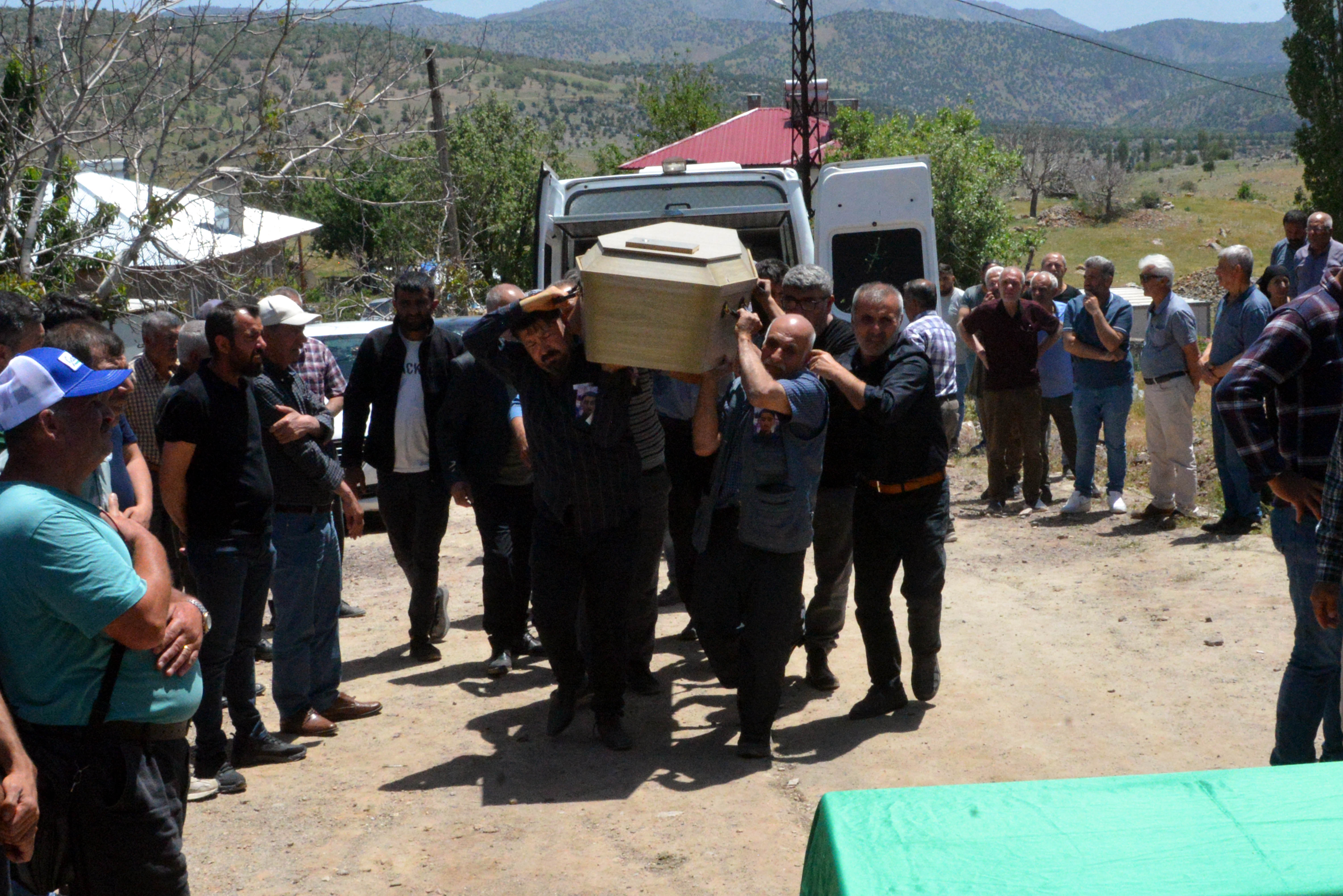 fransada-baltayla-oldurulen-hasan-kahr-731638-216158.jpg