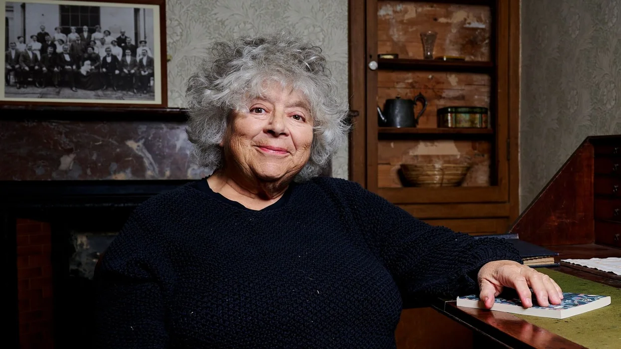 miriam-margolyes-reveals-she-can-t-walk-anymore-and-will-be-in-wheelchair.webp