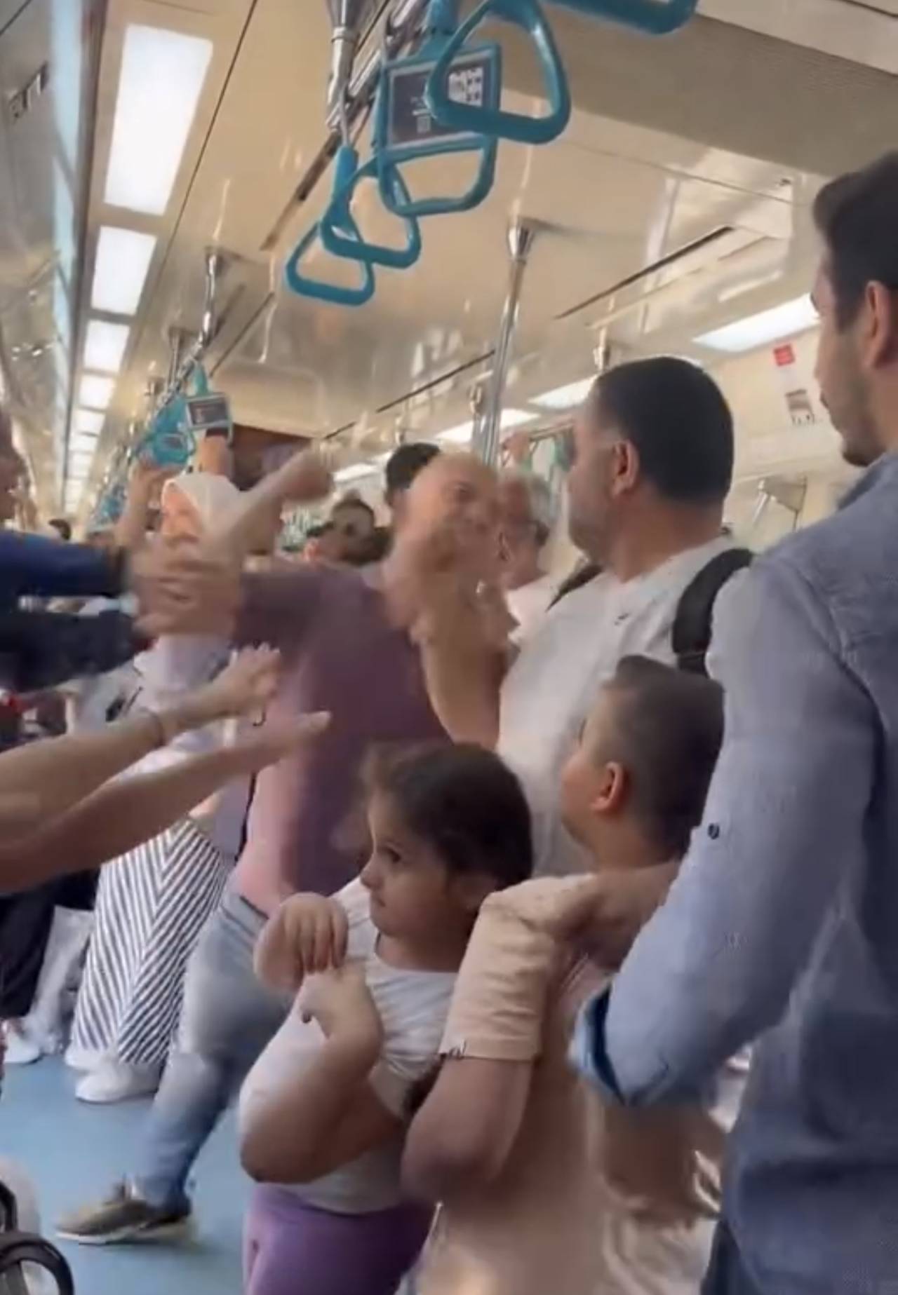 istanbul-maltepede-marmaray-duraginda-c-742474-219217.jpg