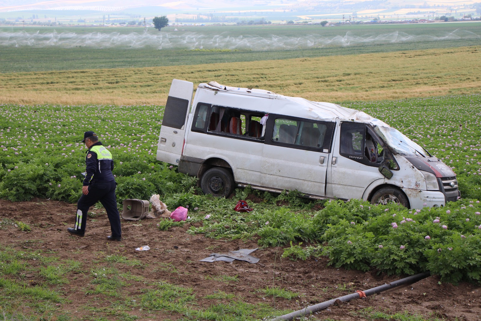 amasyada-yolcu-minibusu-takla-atti-1-o-744574-219808.jpg