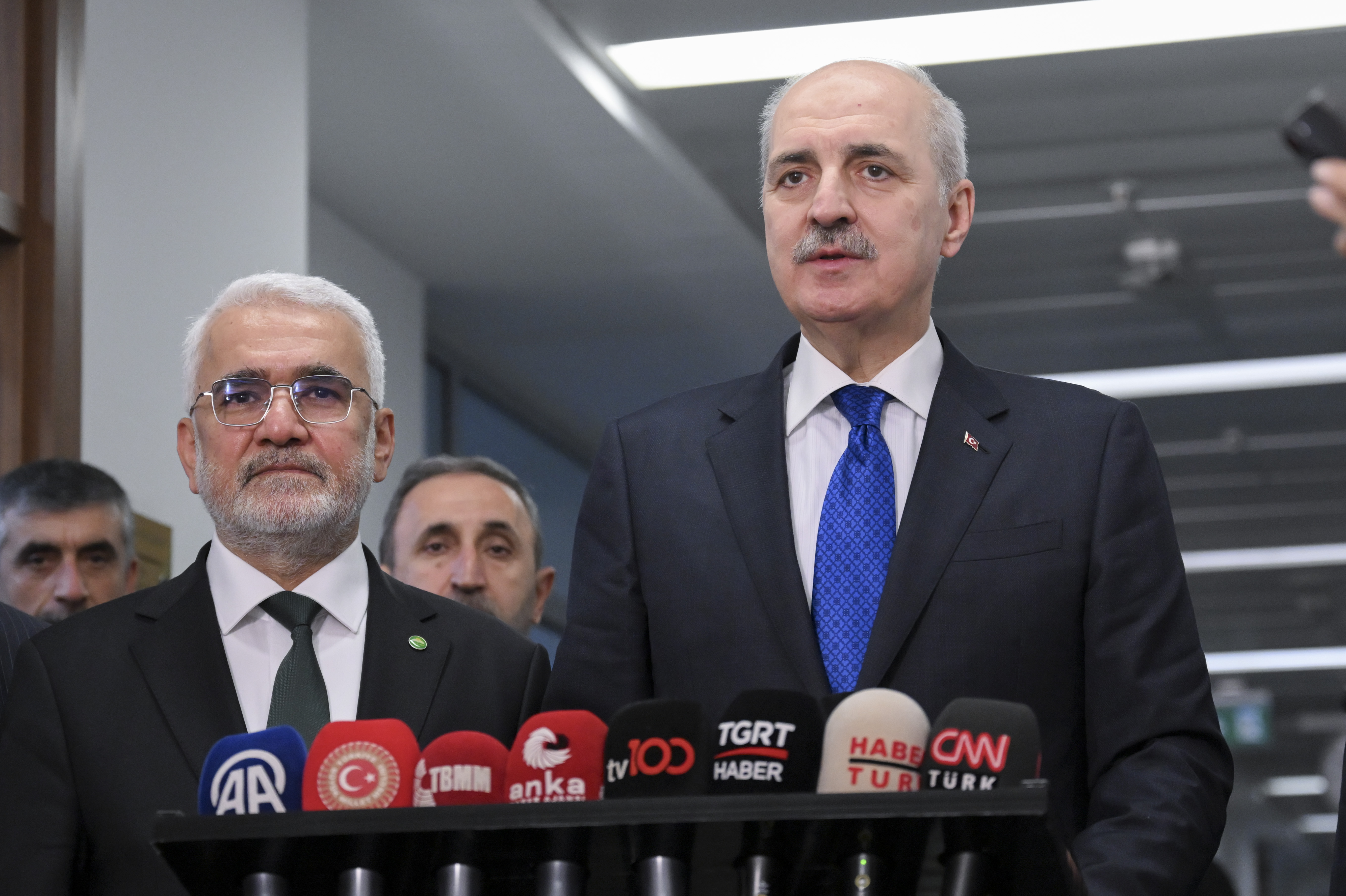 TBMM Başkanı Kurtulmuş, HÜDA PAR Genel Başkanı Yapıcıoğlu'nu Ziyaret Etti