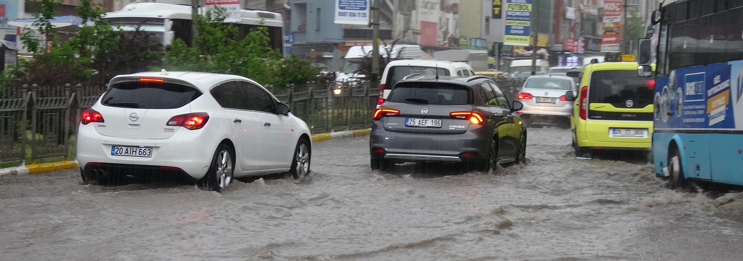 erzurumda-saganak-cadde-ve-alt-gecitle-748849-221012.jpg