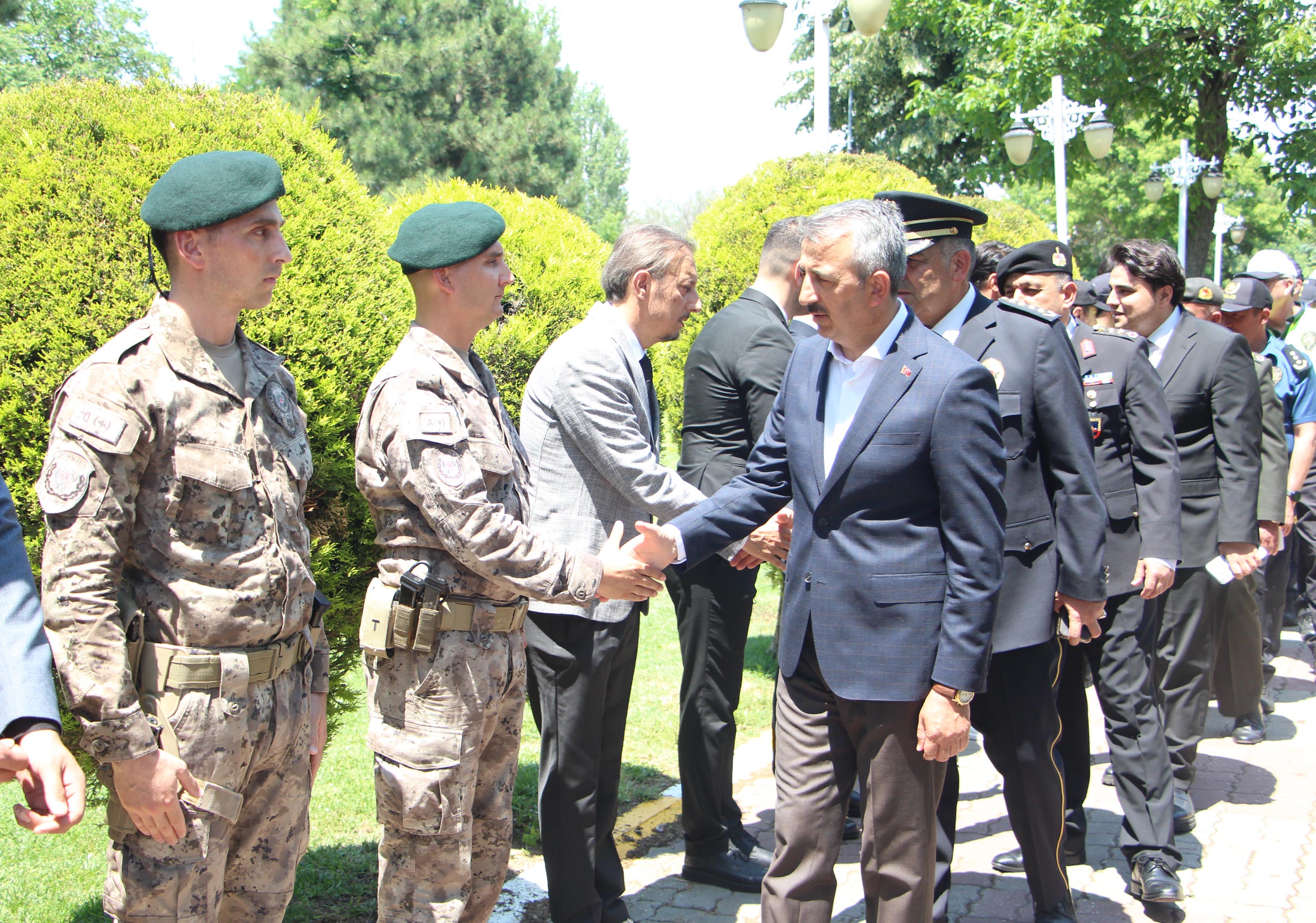 edirne-valisi-sezer-bayramda-4-sinir-k-752437-222096.jpg
