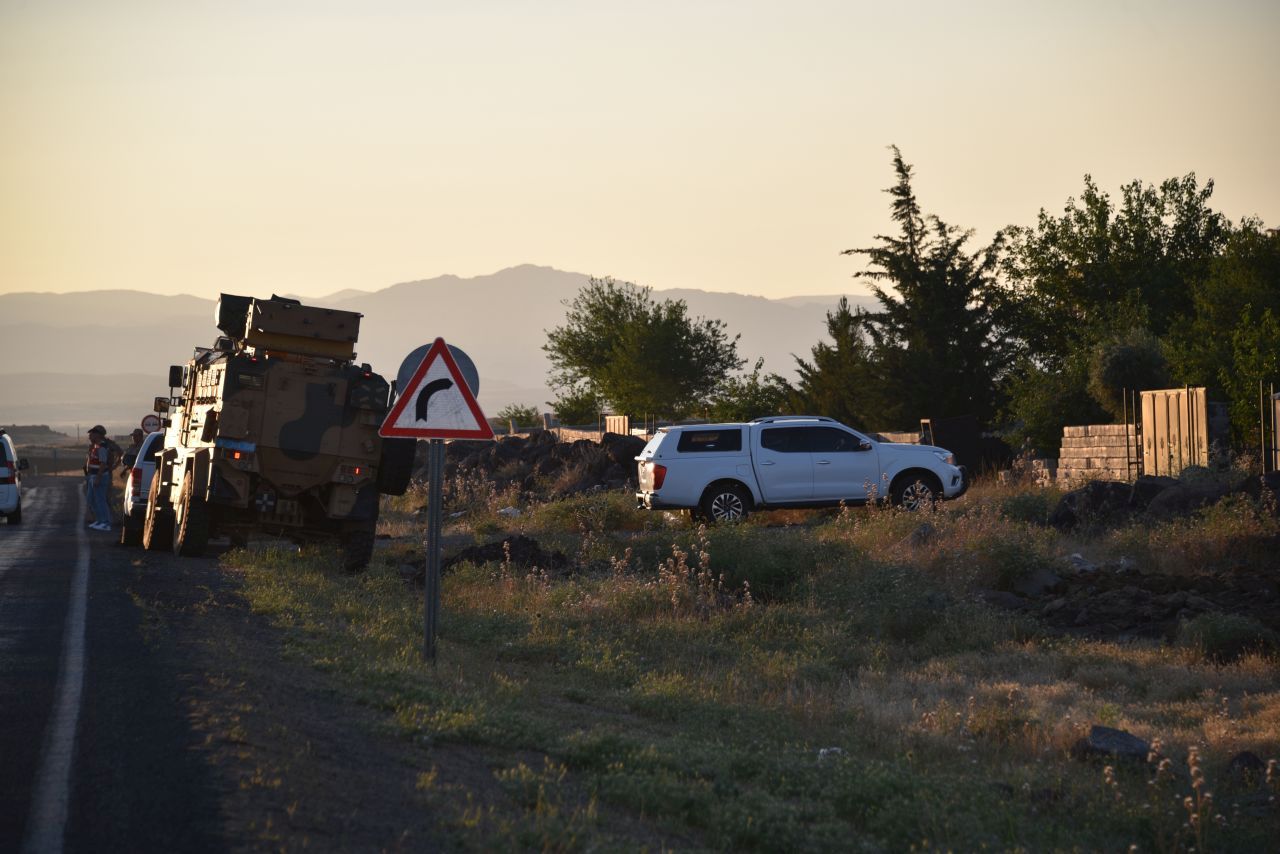 sanliurfada-seyir-halindeki-otomobile-s-752943-222238.jpg