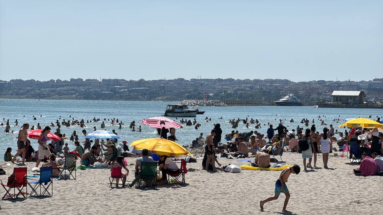 İstanbul'da bayramın son günü vatandaşlar sahil ve parklara akın etti.