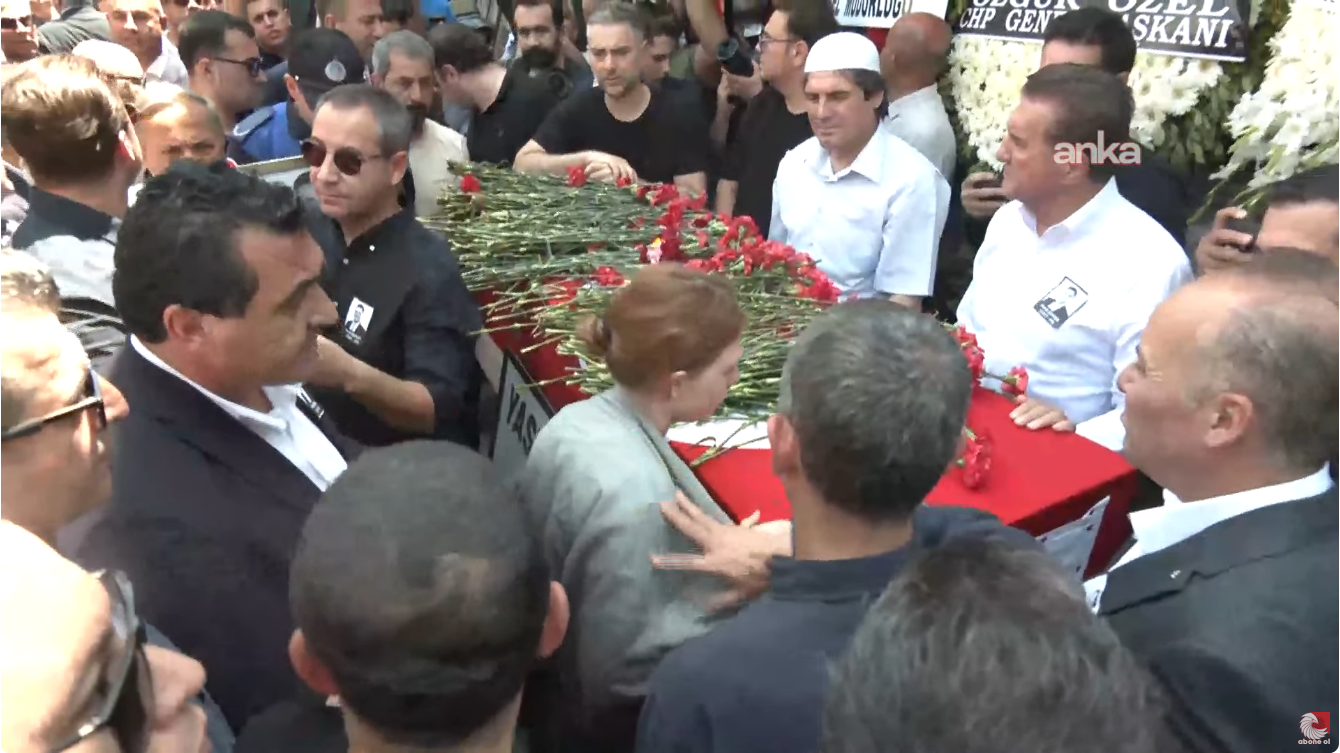 screenshot-2025-06-10-at-12-33-14-1431-manisa-buyuksehir-belediye-baskani-ferdi-zeyrekin-naasi-hatuniye-camisine-geldi-canli-youtube.png